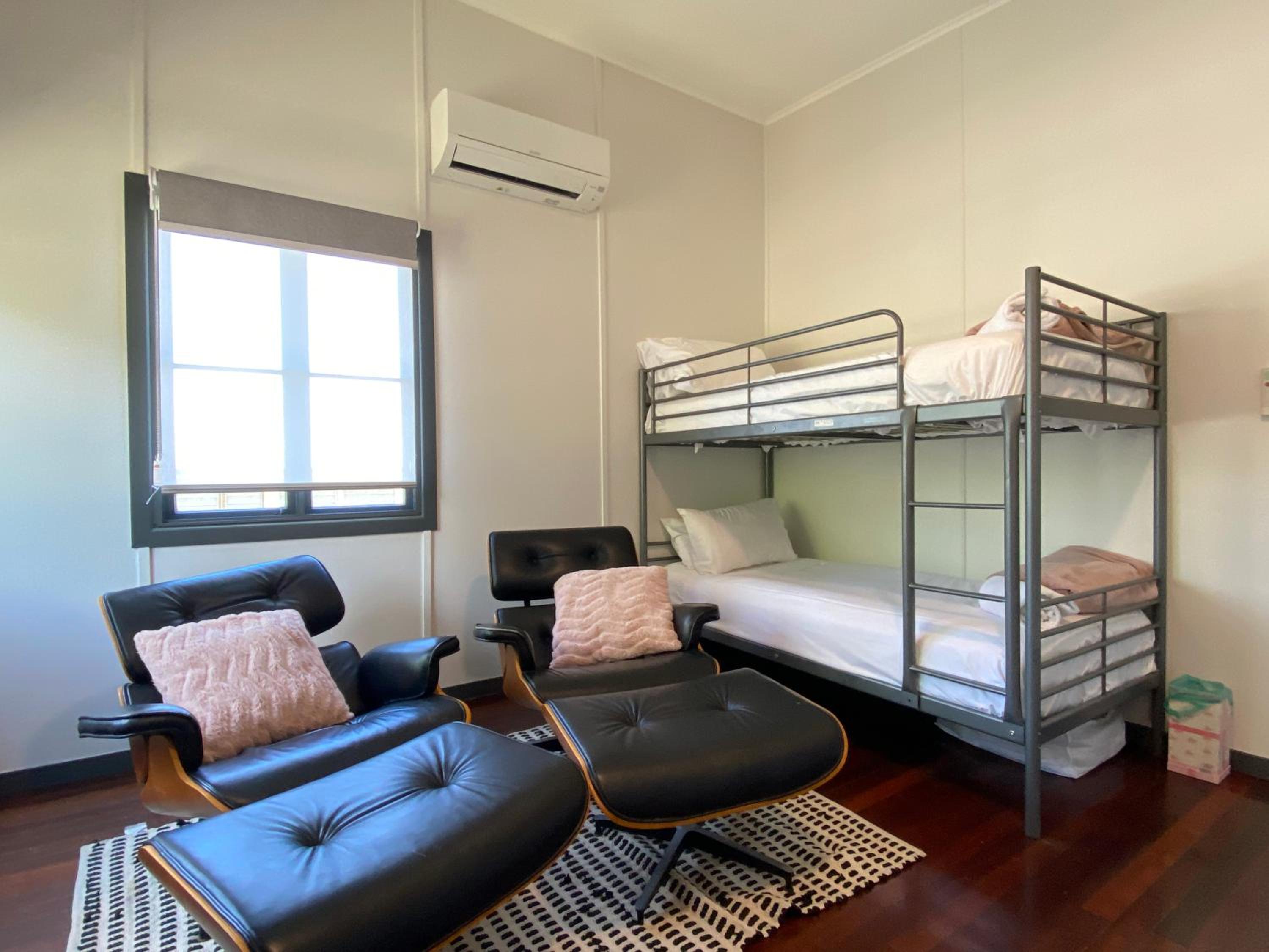 Four-Bedroom House photo 2