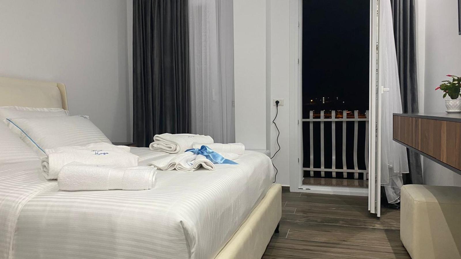 Double Room with Lake View