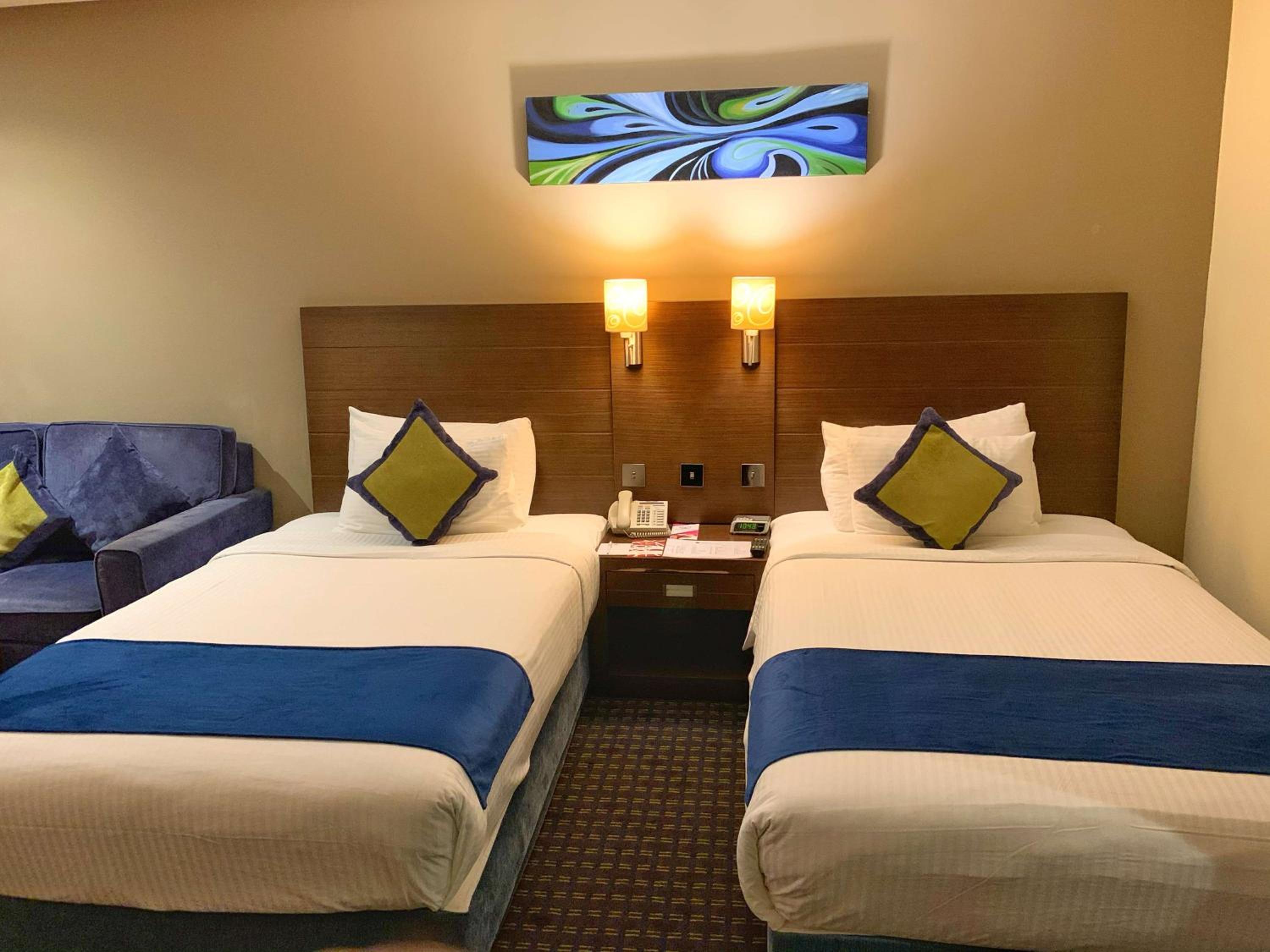 Superior Twin Room with City View - Smoking