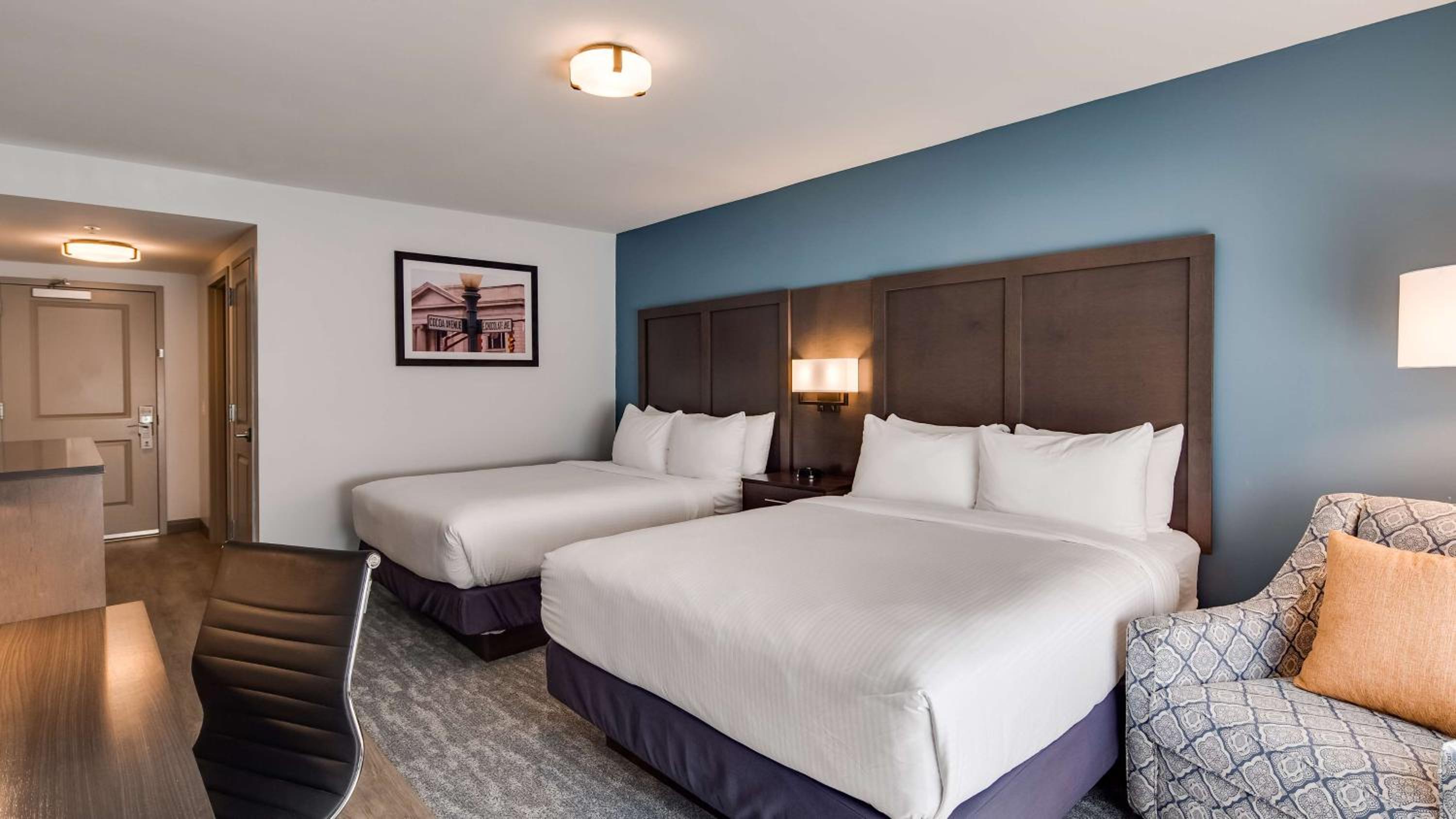 Queen Room with Two Queen Beds - Disability Access photo 2