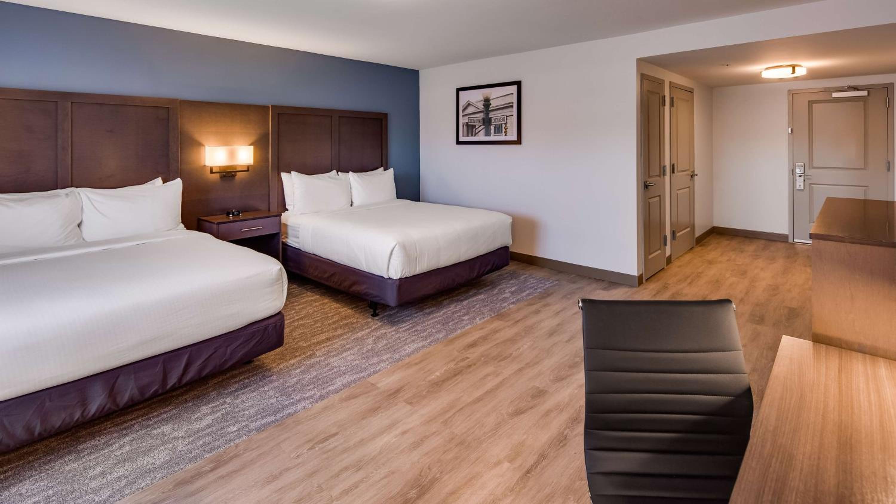 Queen Room with Two Queen Beds - Disability Access photo 3