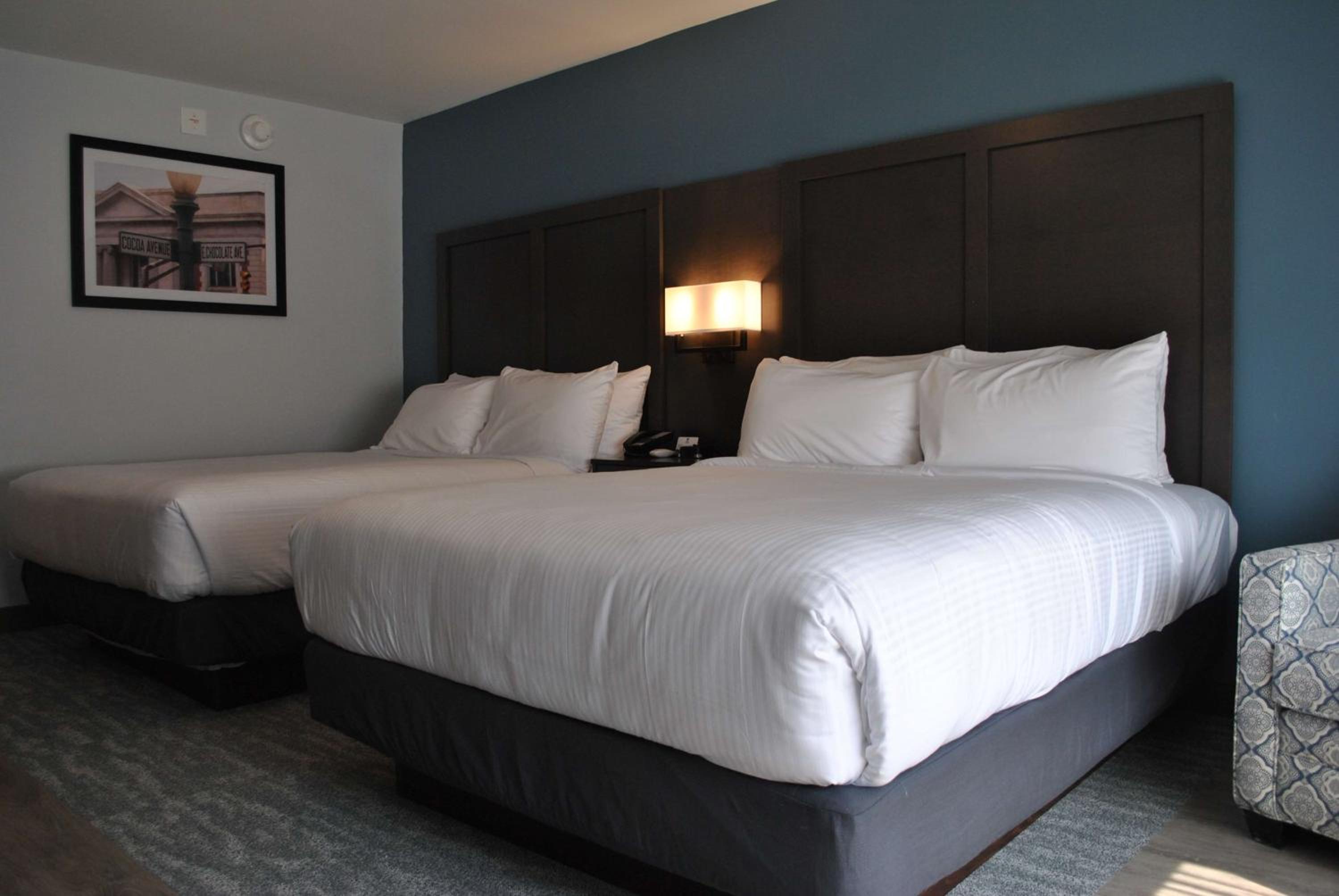 Queen Room with Two Queen Beds - Non-Smoking photo 1