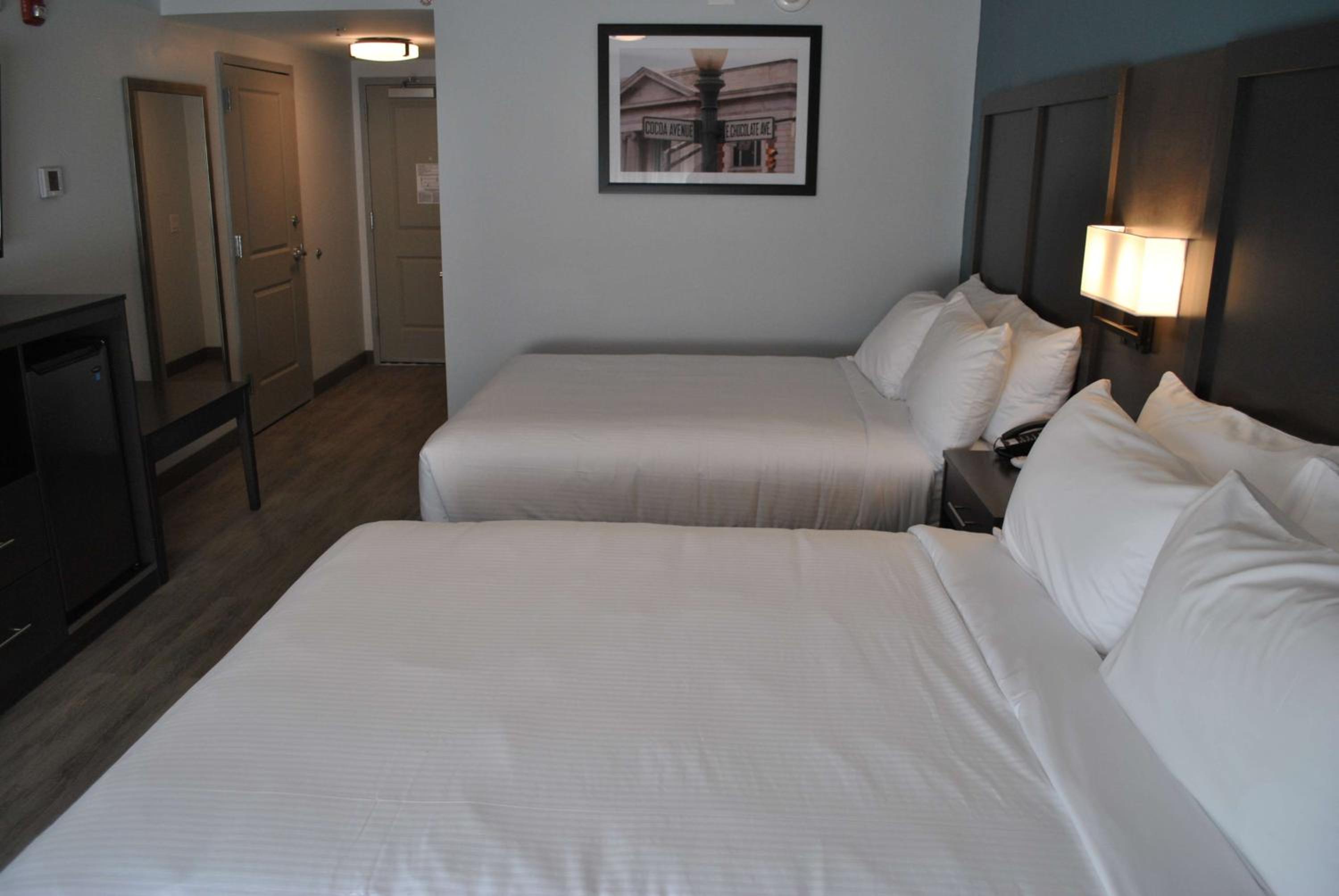Queen Room with Two Queen Beds - Disability Access photo 1