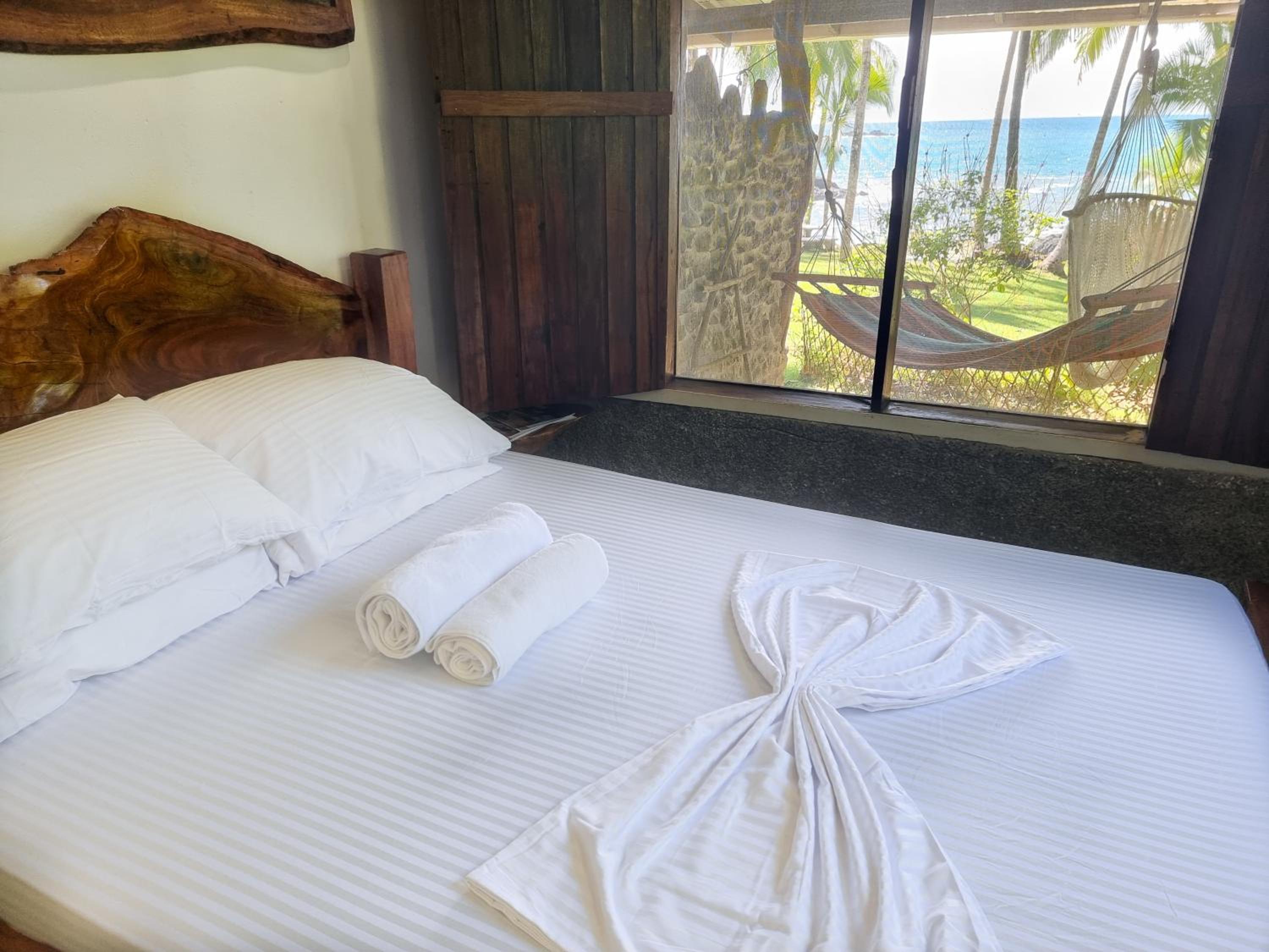 Deluxe Double Room with Side Sea View
