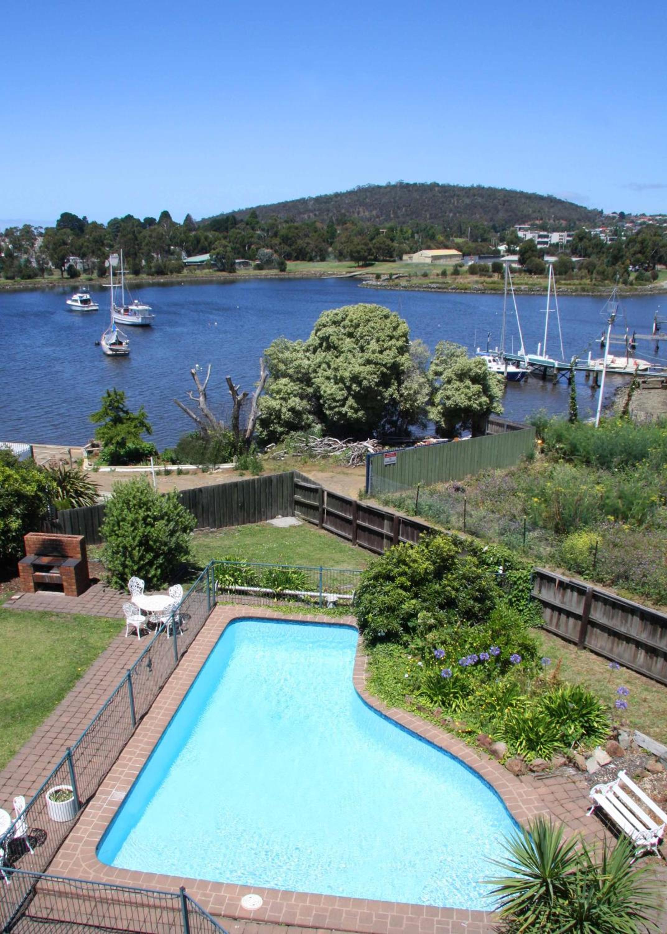 Double Room with Lake View - Photo 6