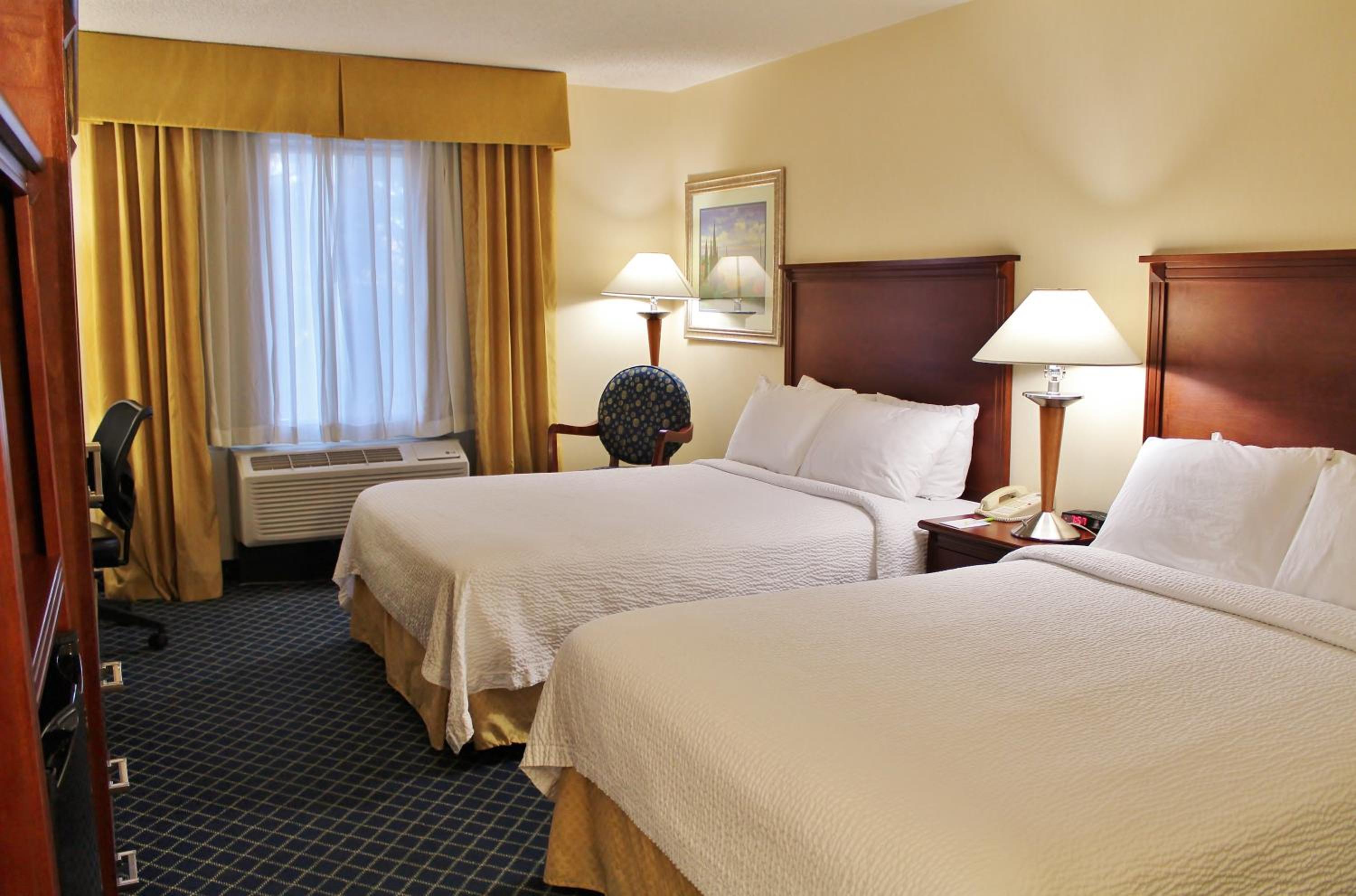 Double Room with Two Double Beds - Non-Smoking - Photo 2