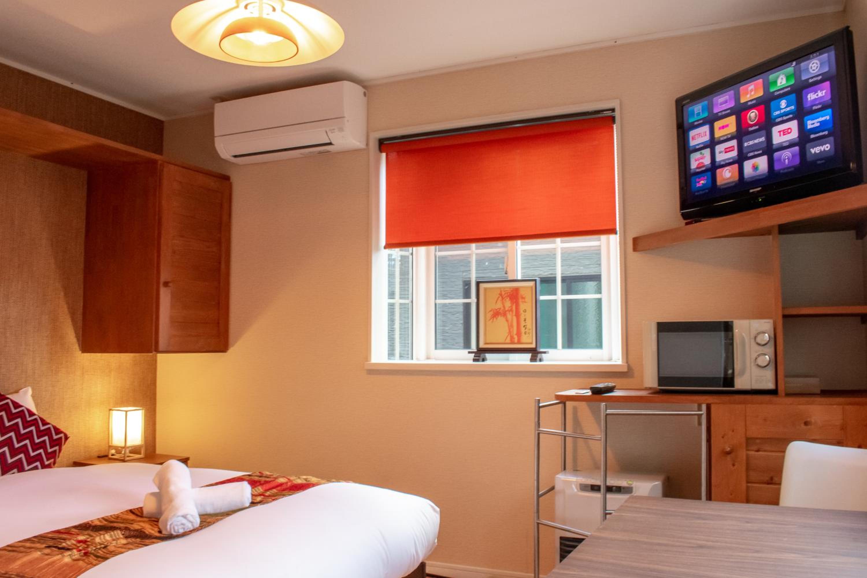 Deluxe Family Suite - Photo 7