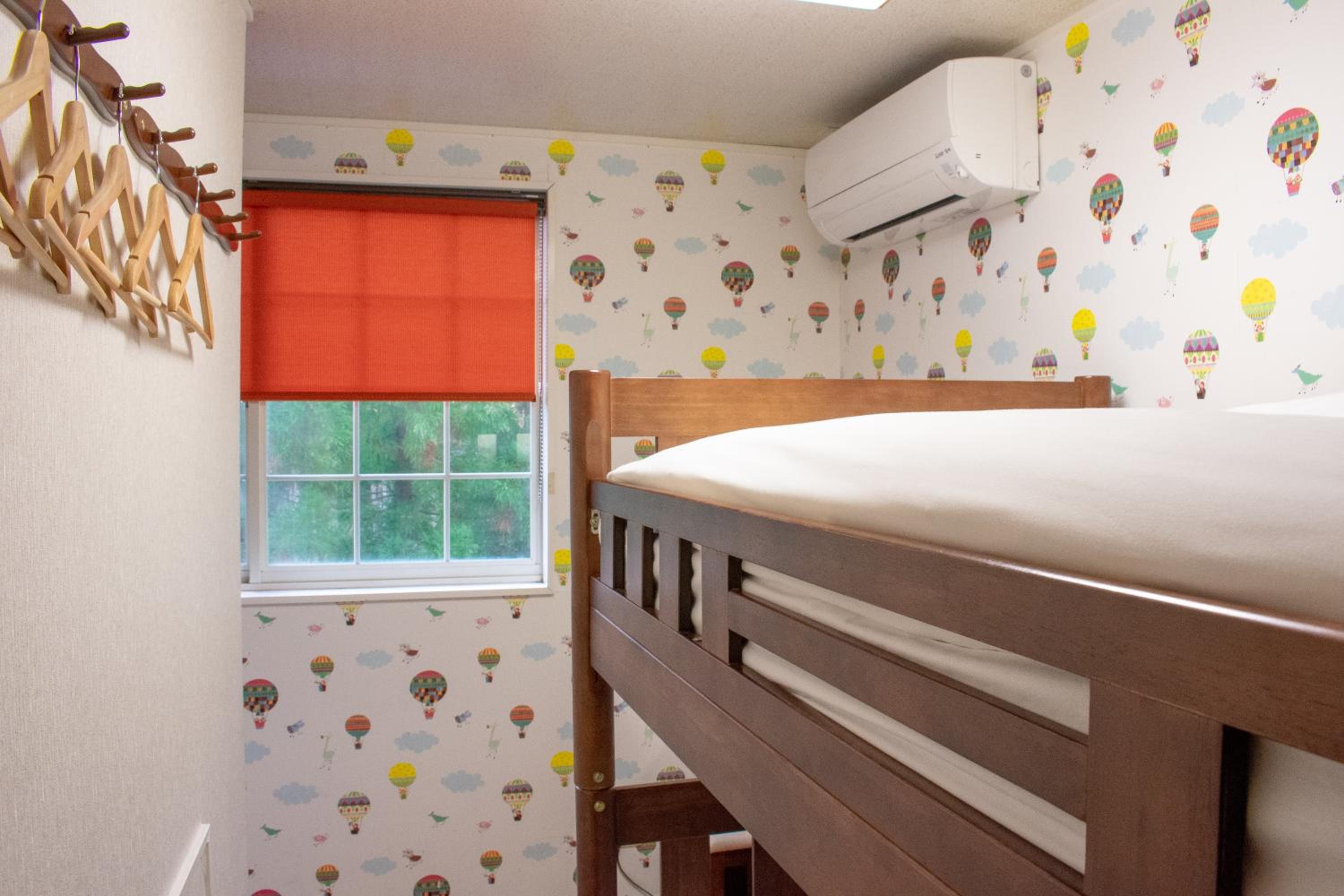 Deluxe Family Suite - Photo 9