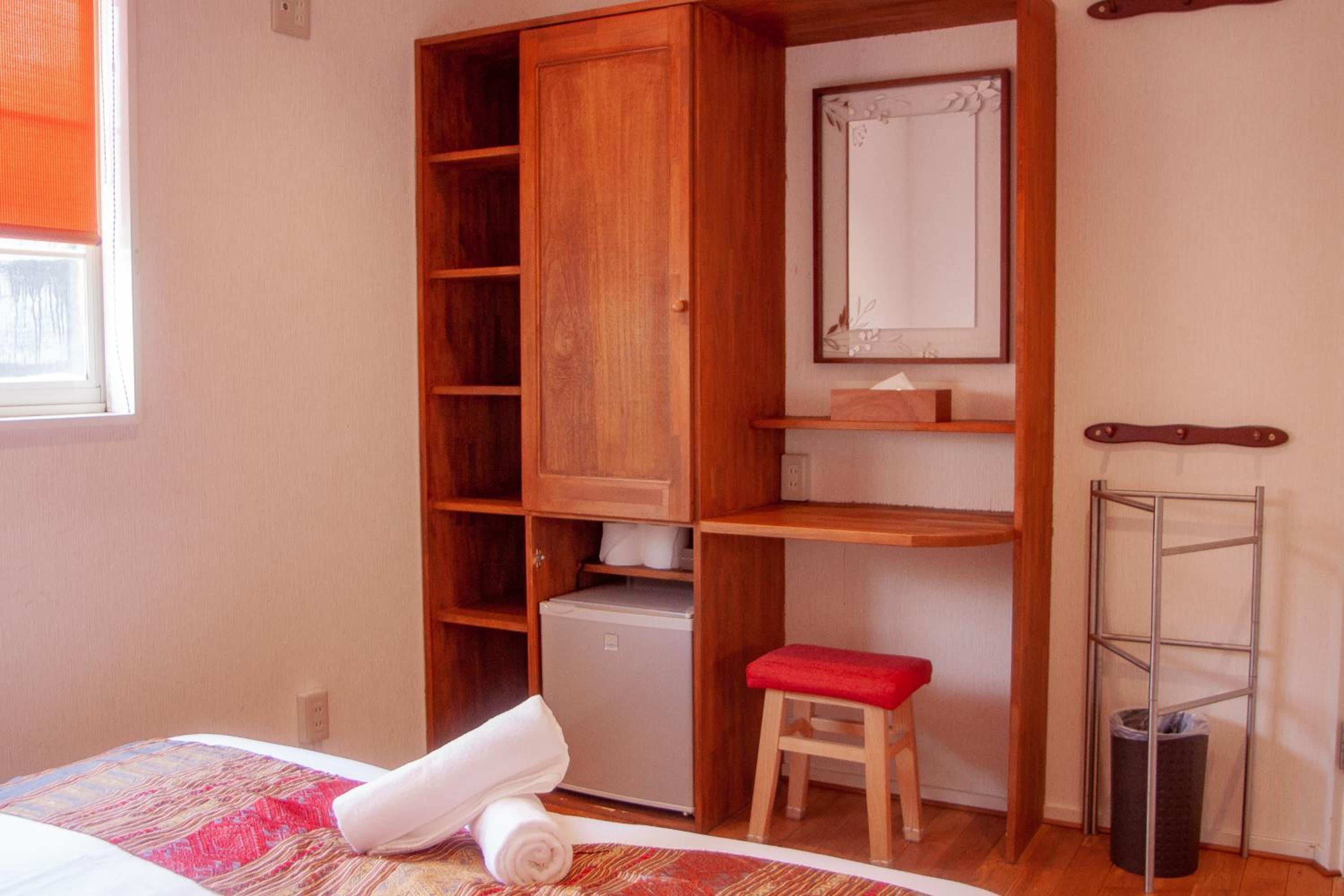 Double or Twin Room with Bathroom - Photo 5