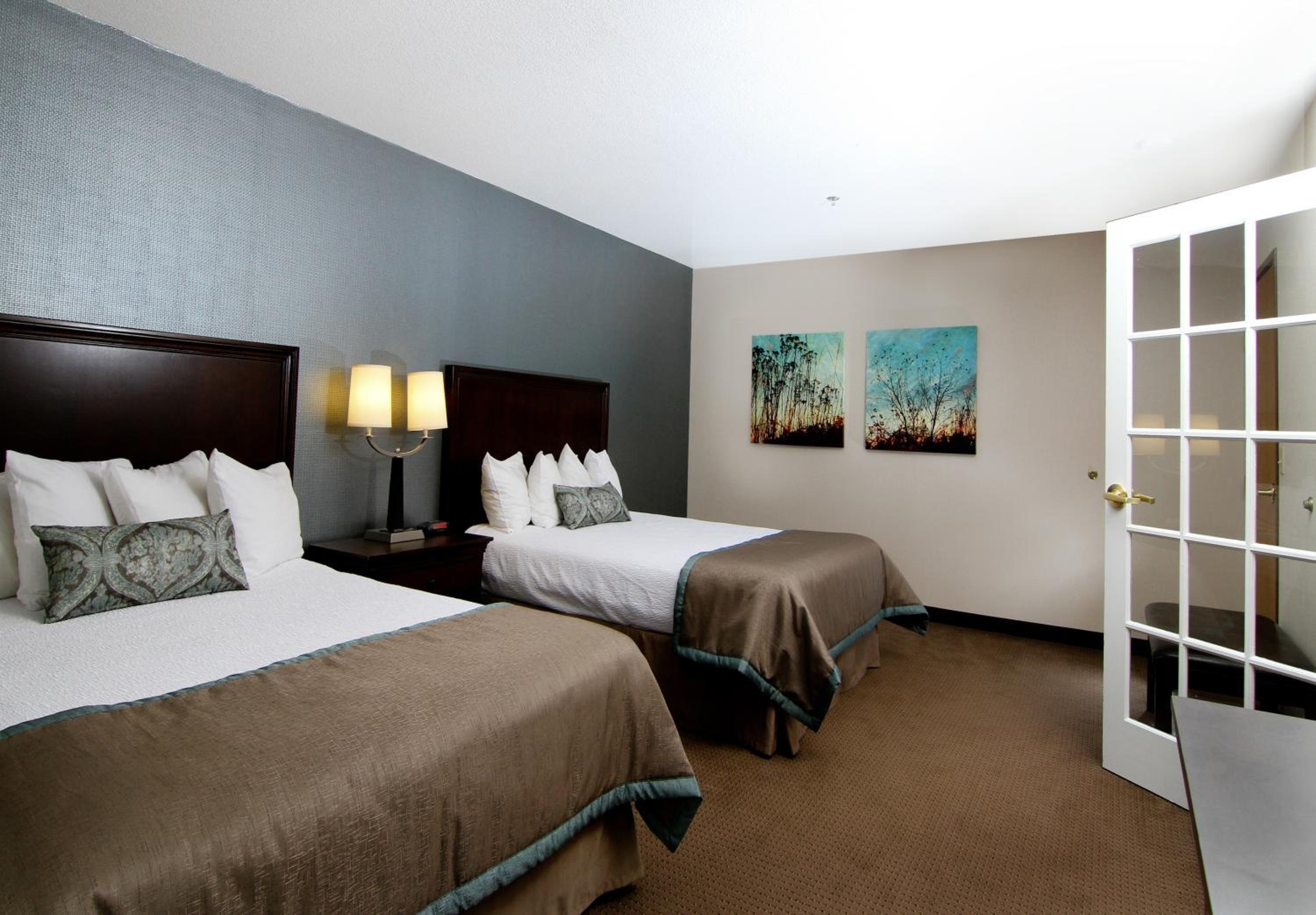 One-Bedroom Queen Suite with Two Queen Beds - Non-smoking - Photo 6