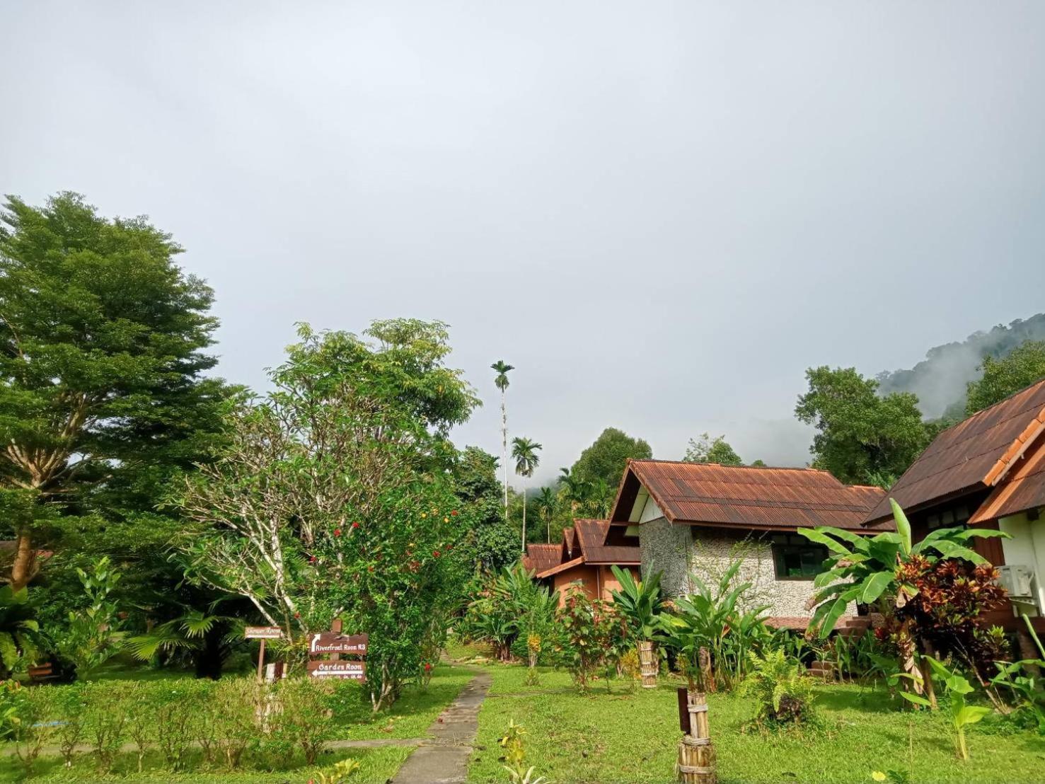 Queen Room with Garden View - Photo 19