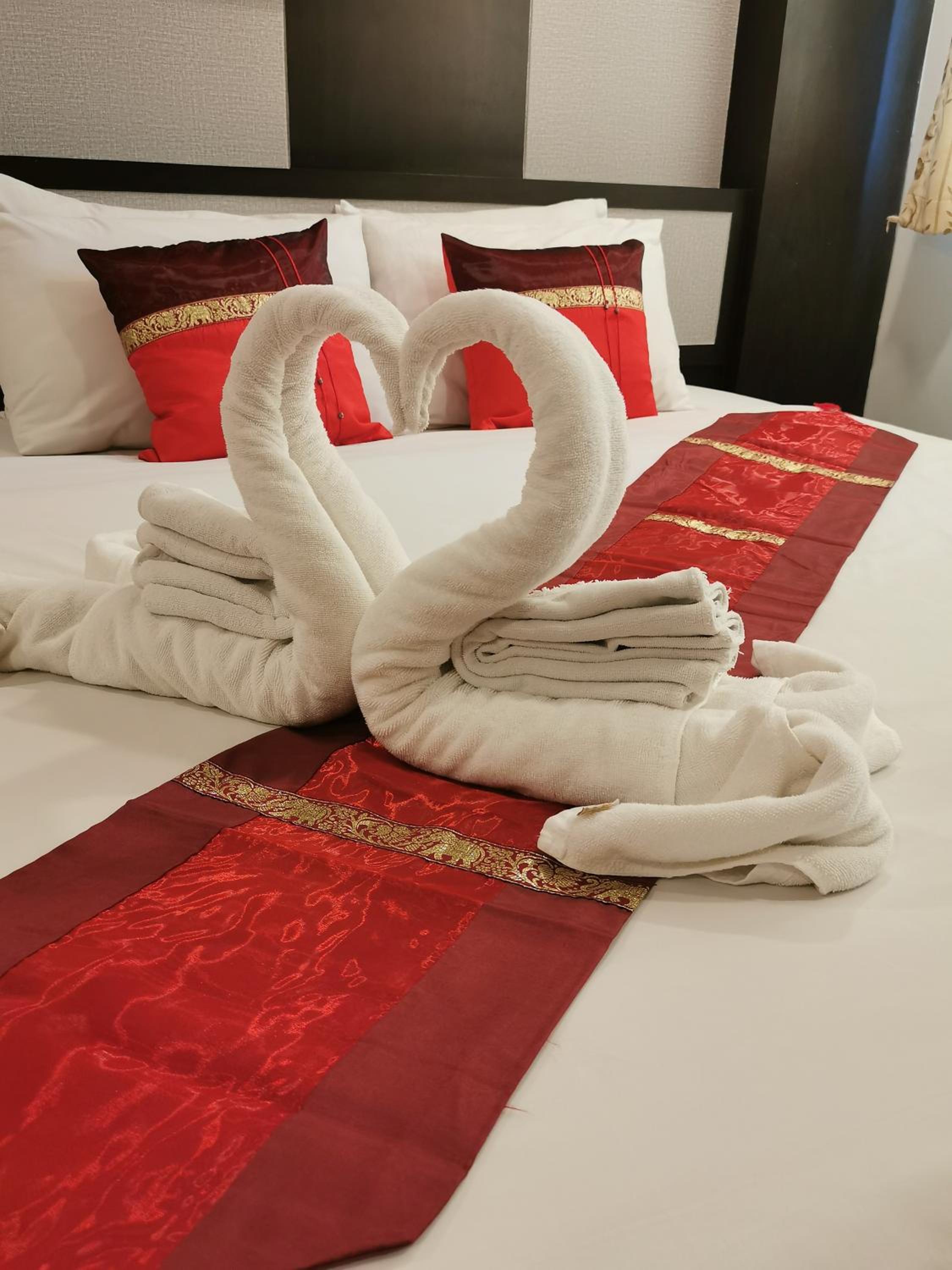 Deluxe Double Room with Round Trip Airport Transfer - Photo 6