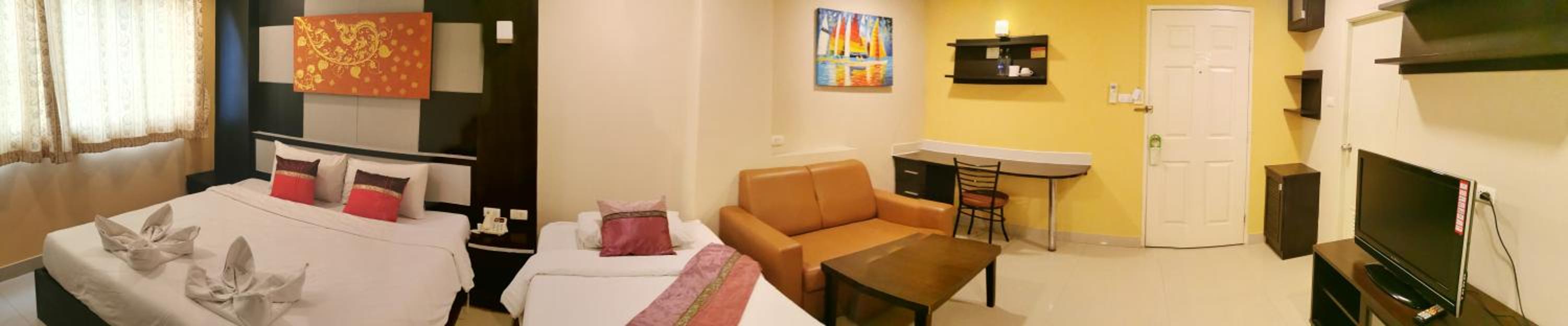 Deluxe Double Room with Round Trip Airport Transfer - Photo 1