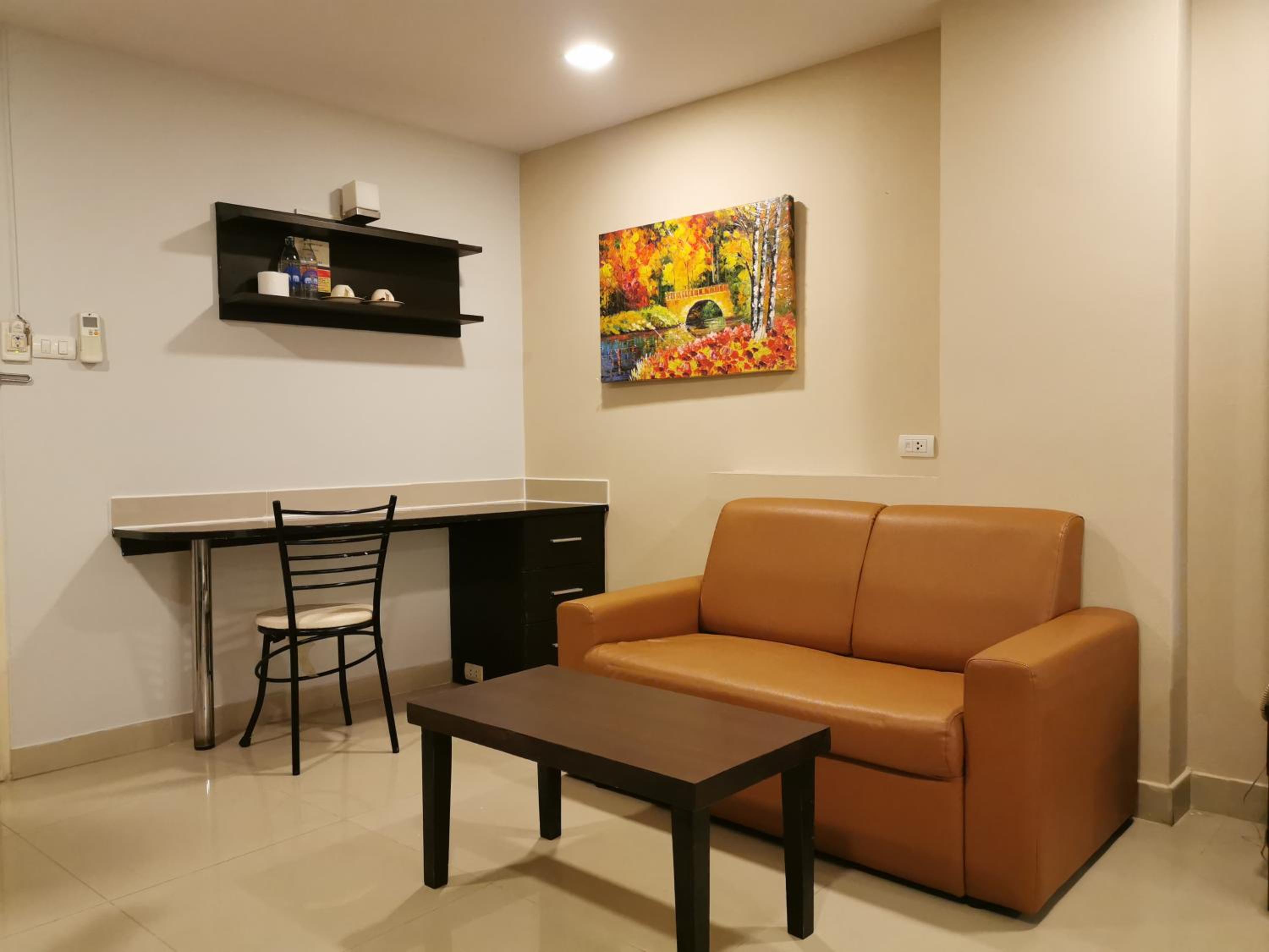 Deluxe Twin Room with Round Trip Airport Transfer - Photo 12