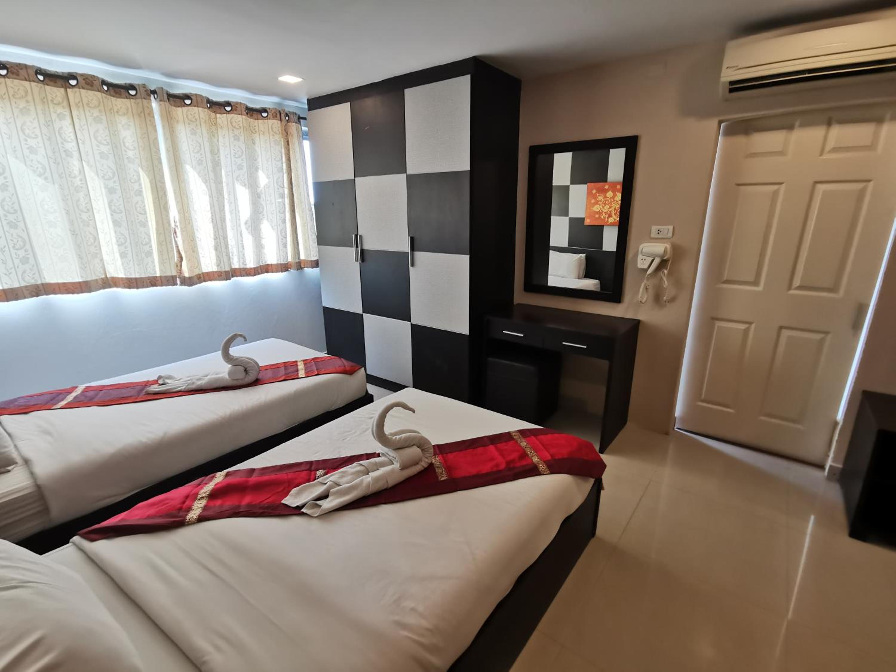 Deluxe Twin Room with Round Trip Airport Transfer - Photo 13