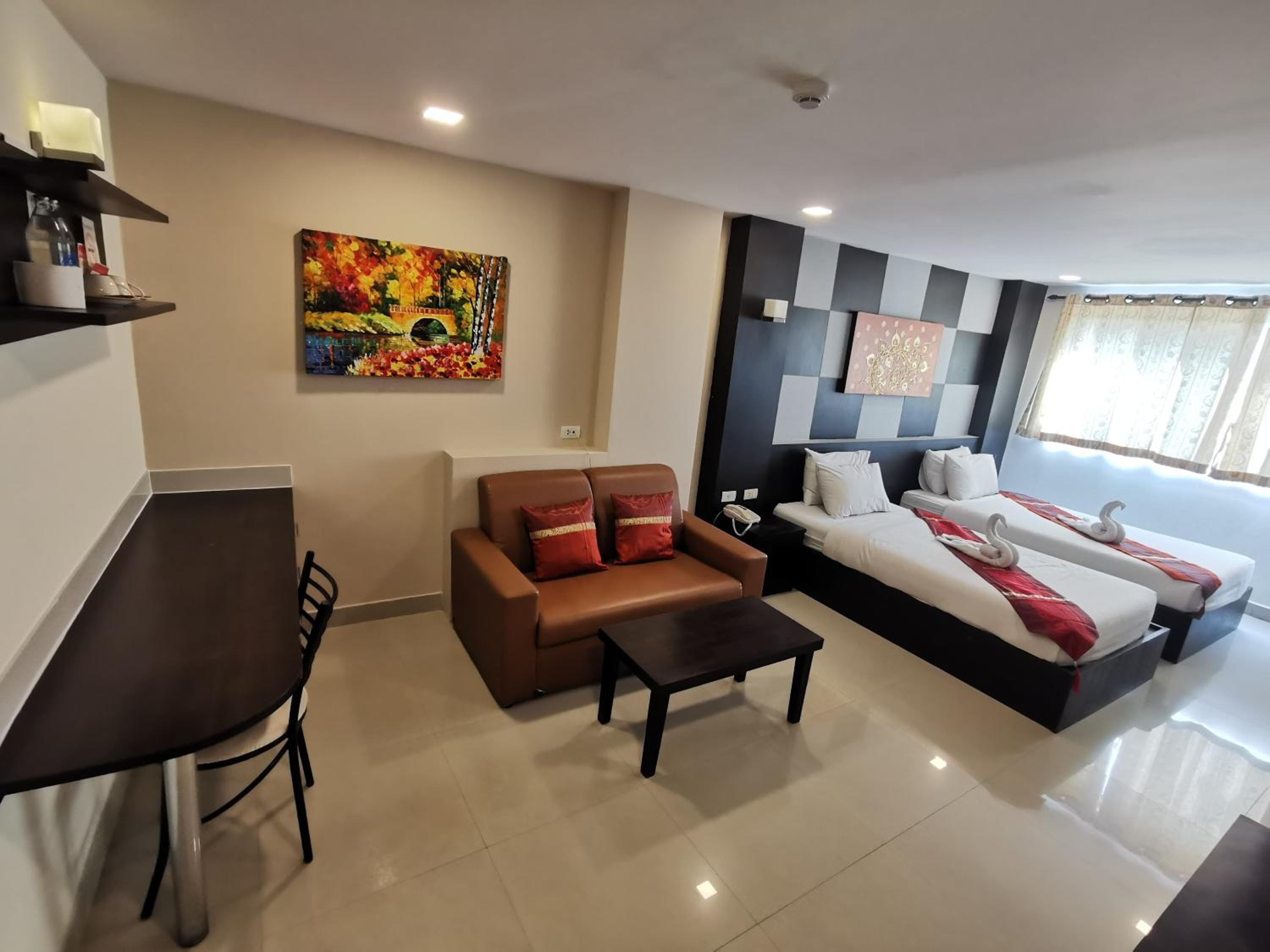 Deluxe Twin Room with Round Trip Airport Transfer - Photo 2