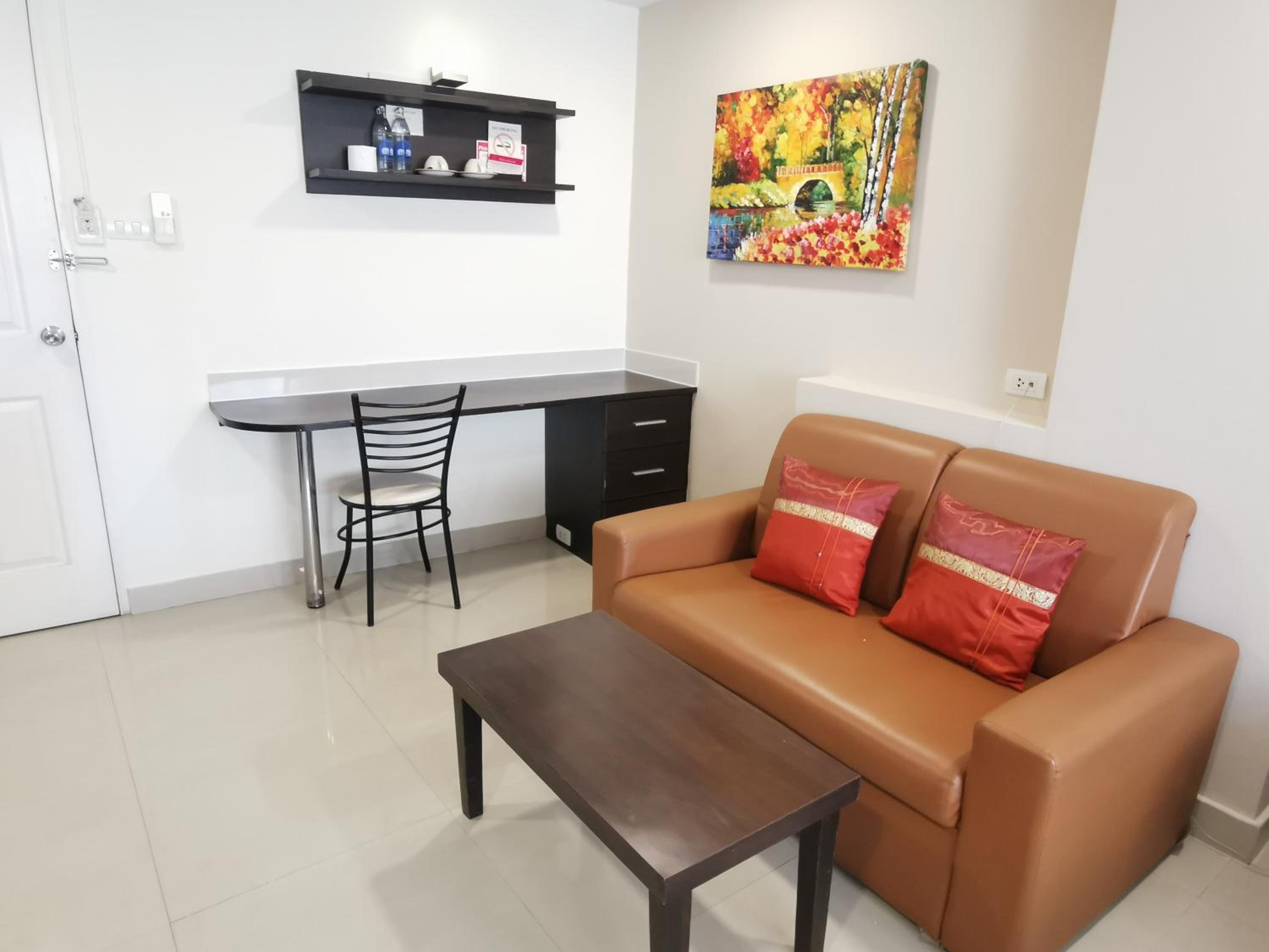 Deluxe Twin Room with Round Trip Airport Transfer - Photo 3