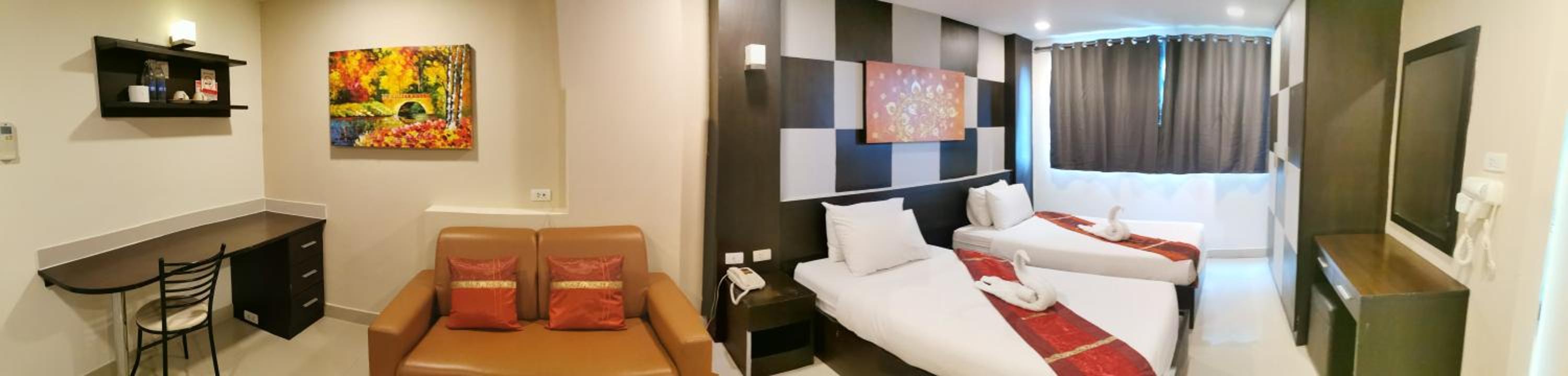 Deluxe Twin Room with Round Trip Airport Transfer - Photo 10
