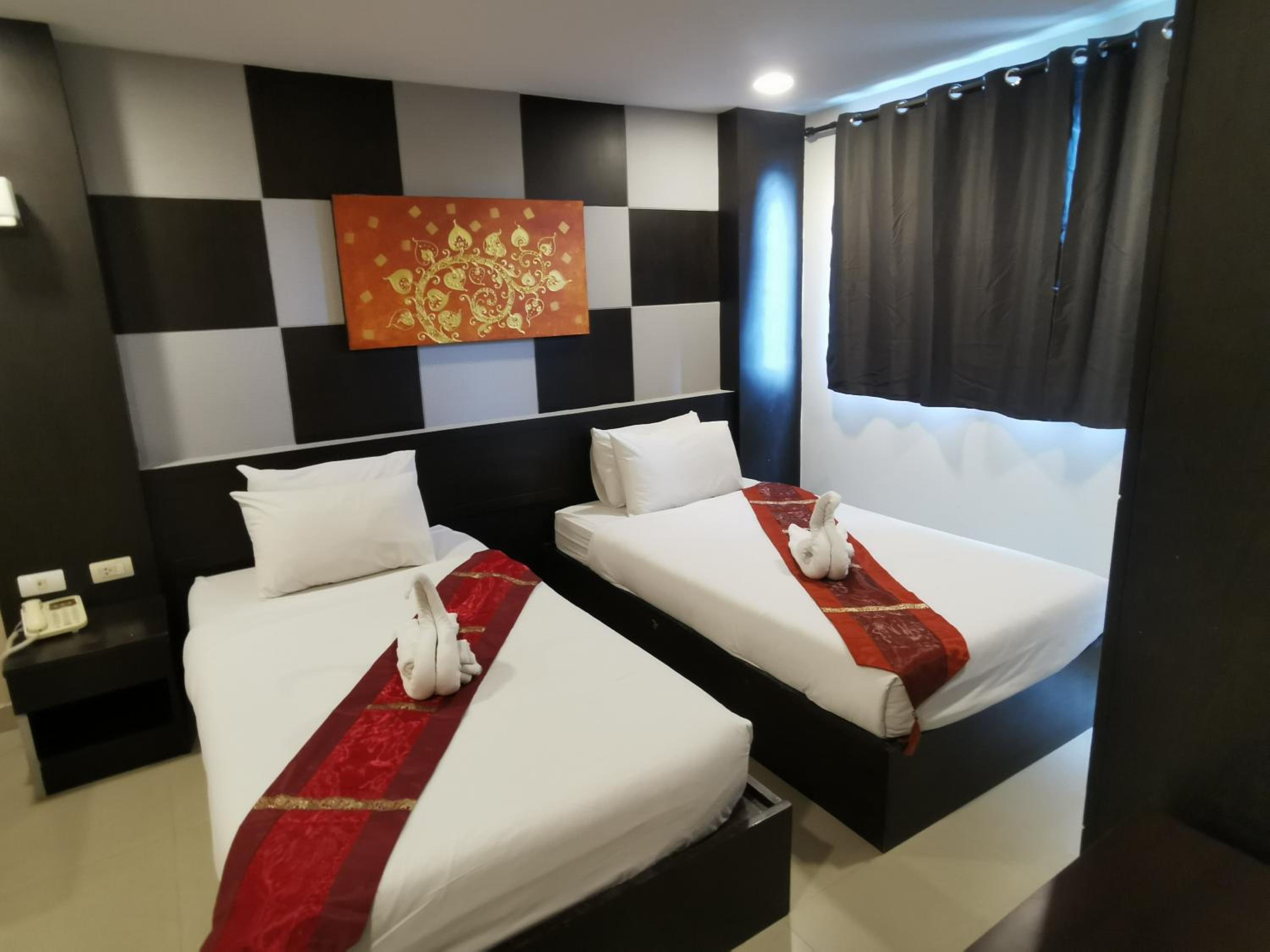 Deluxe Twin Room with Round Trip Airport Transfer - Photo 11