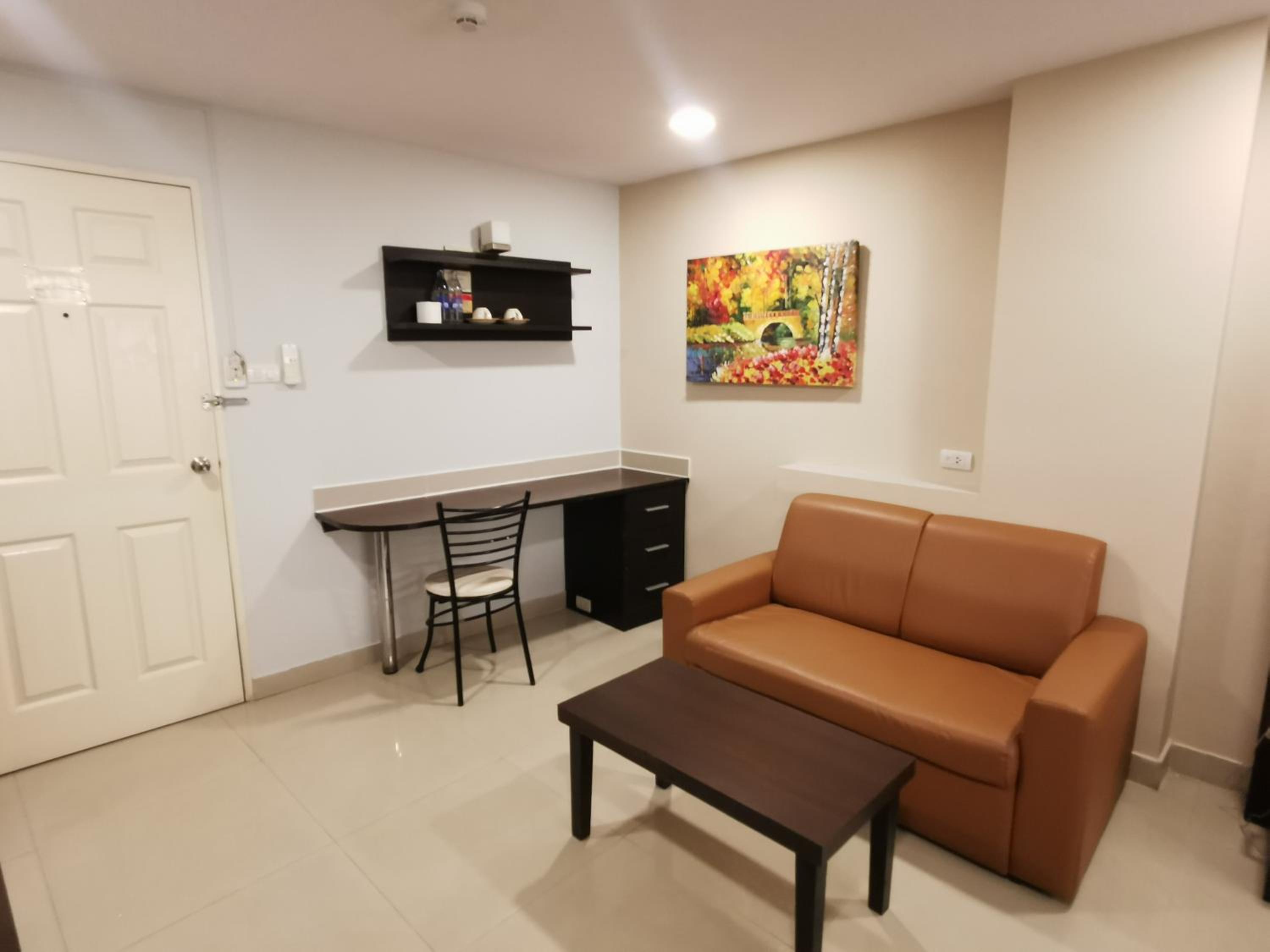 Deluxe Double Room with Round Trip Airport Transfer - Photo 4