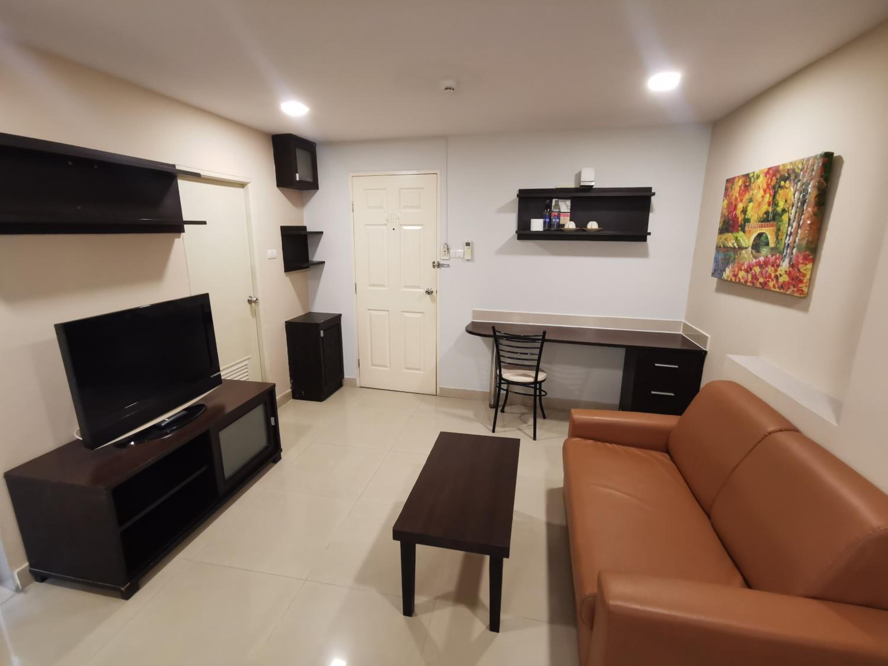 Deluxe Double Room with Round Trip Airport Transfer - Photo 3