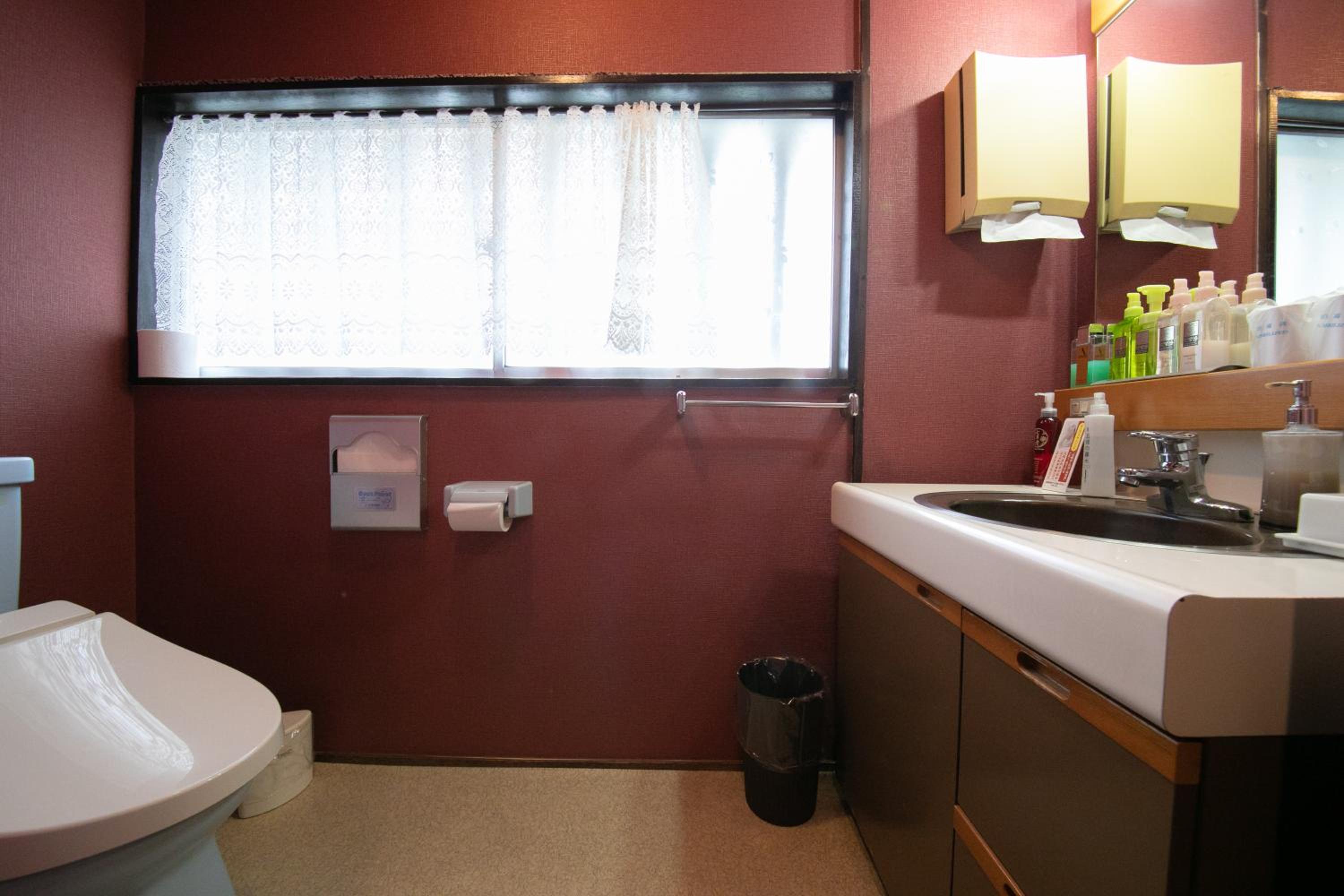 Twin Room with Shared Bathroom - Main Building photo 2