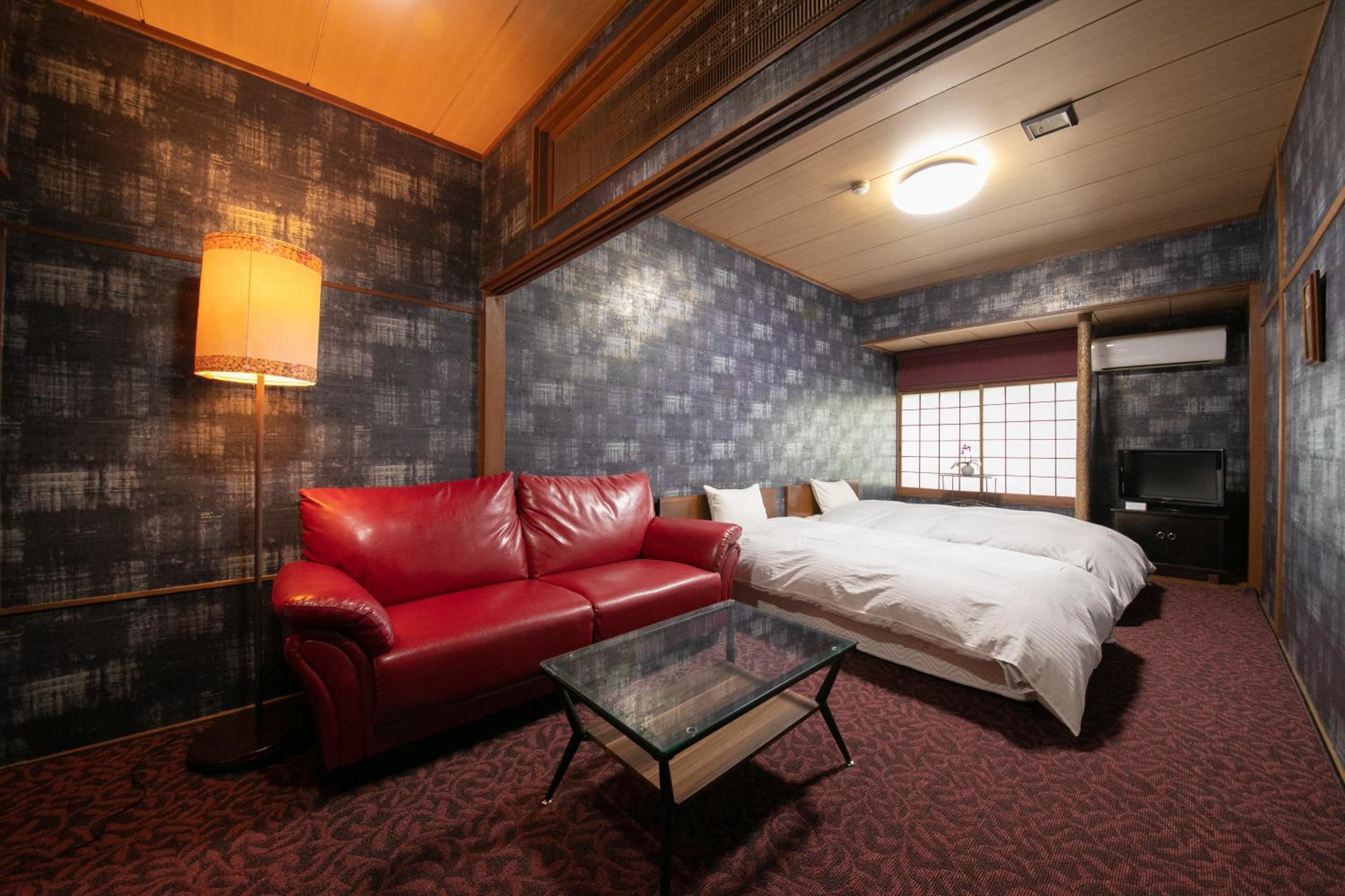 Twin Room with Shared Bathroom - Main Building photo 1