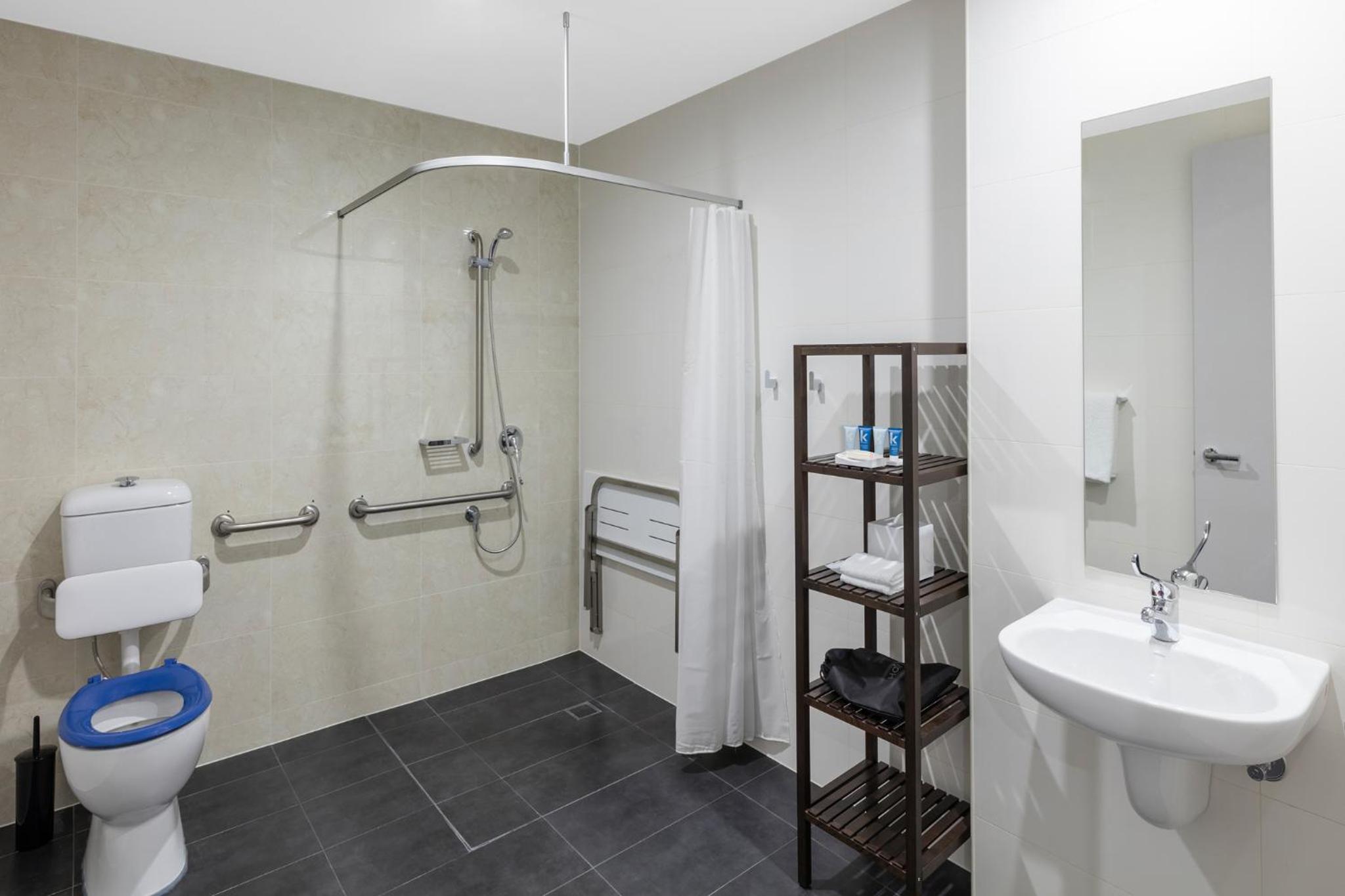One-Bedroom Suite - Disability Access photo 3