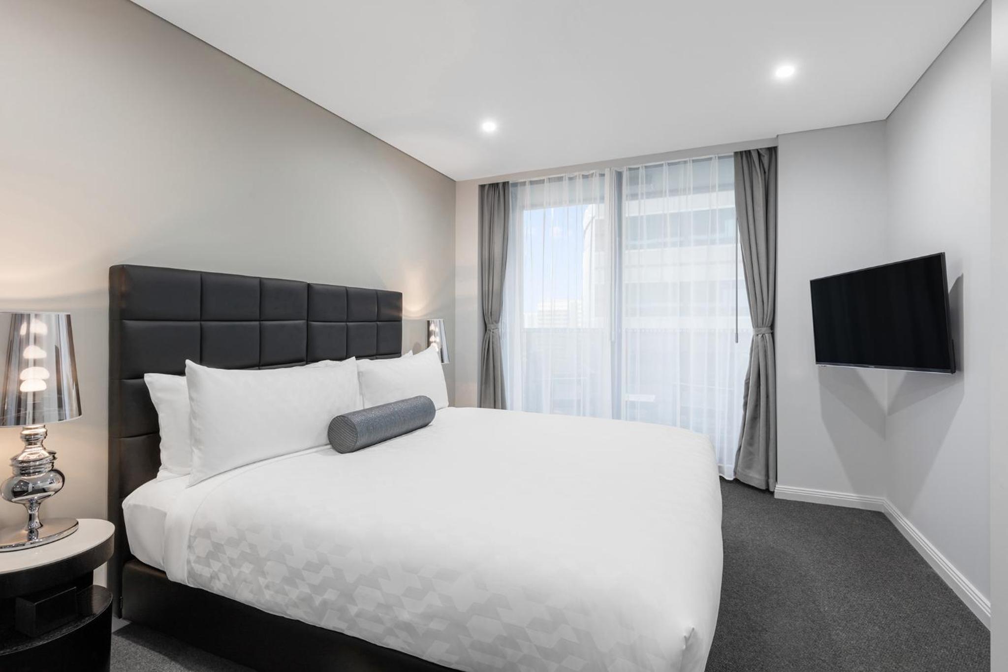 One-Bedroom Suite - Disability Access photo 2