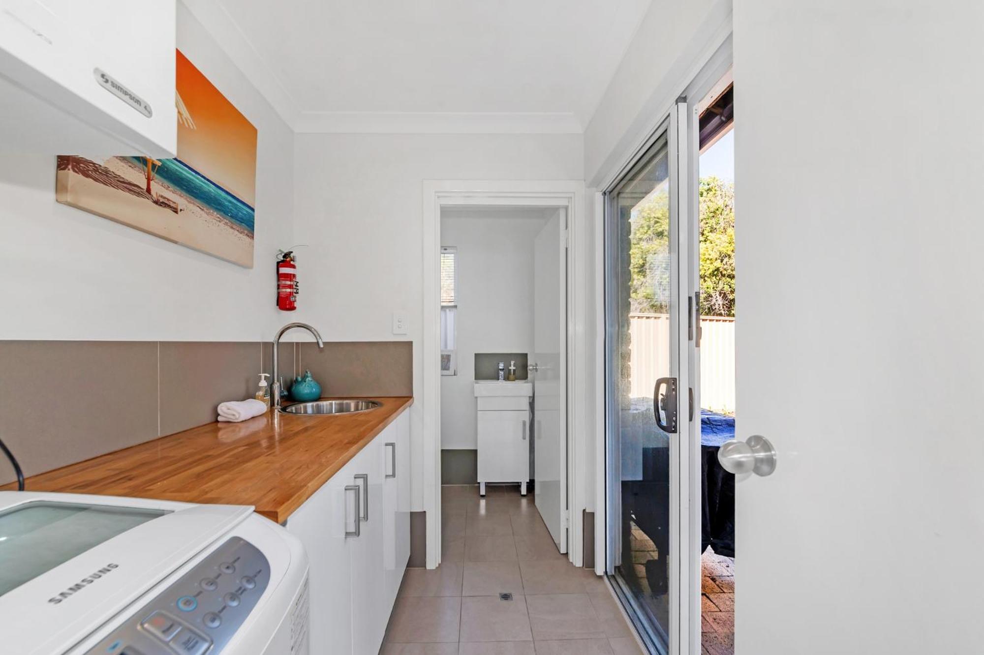 Blue Bay Stay - Halls Head - 10 Bed photo 3
