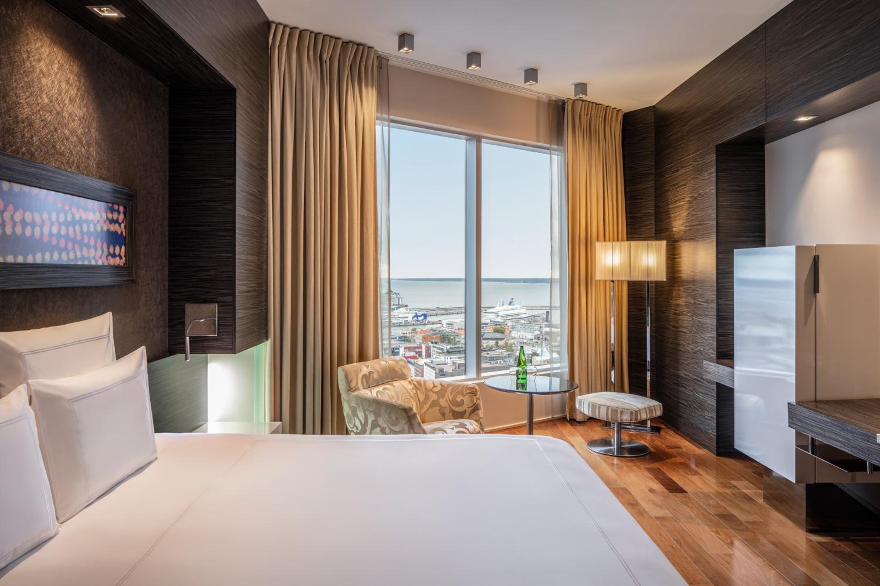 Swiss Executive King Room Harbor View - Photo 2