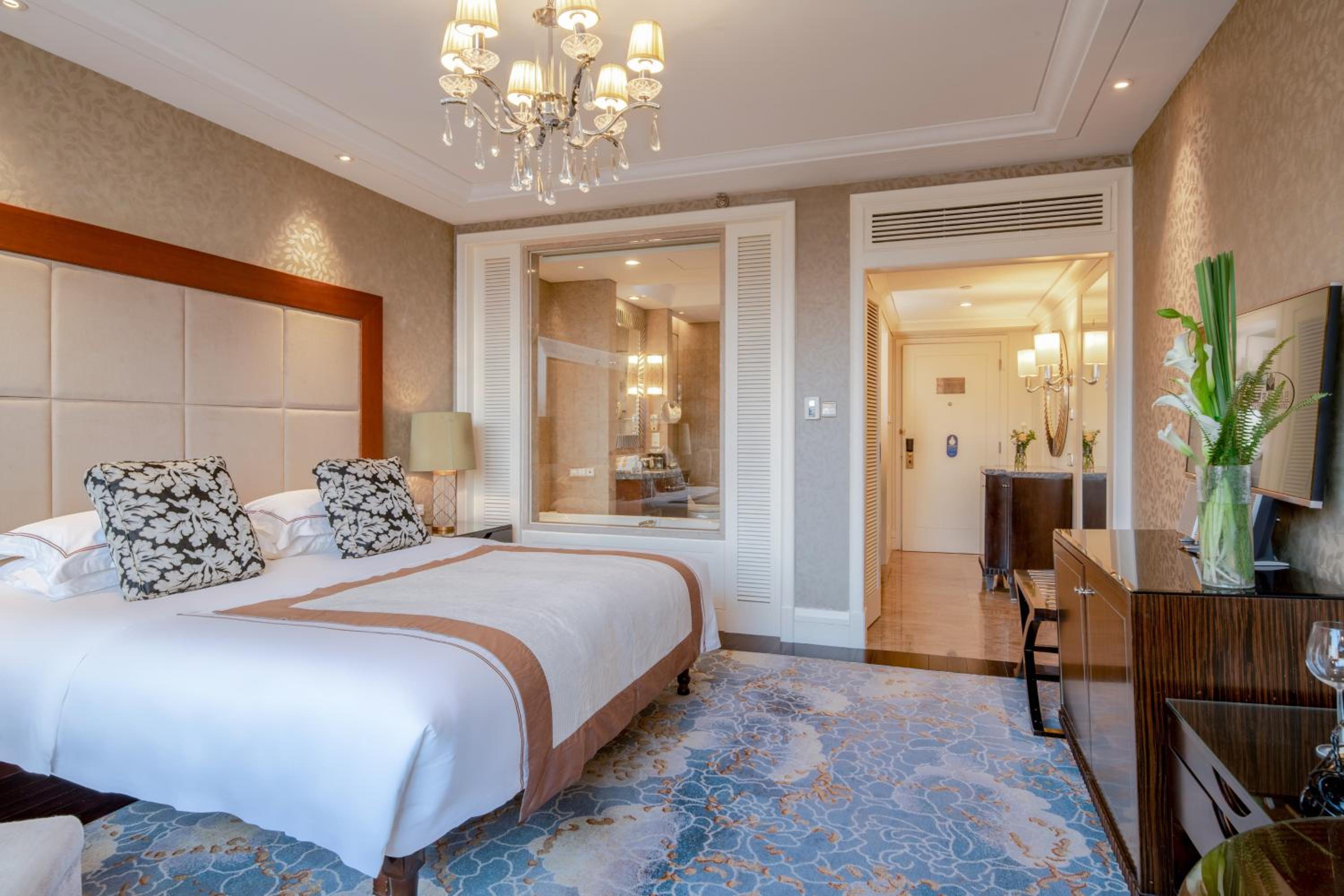North Smart King Room