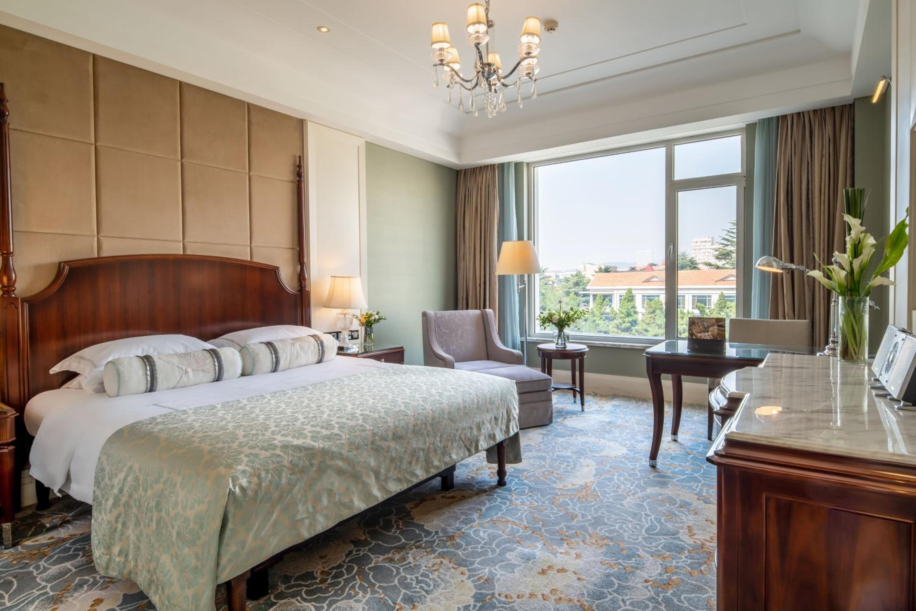North Select King Bed Room photo 3