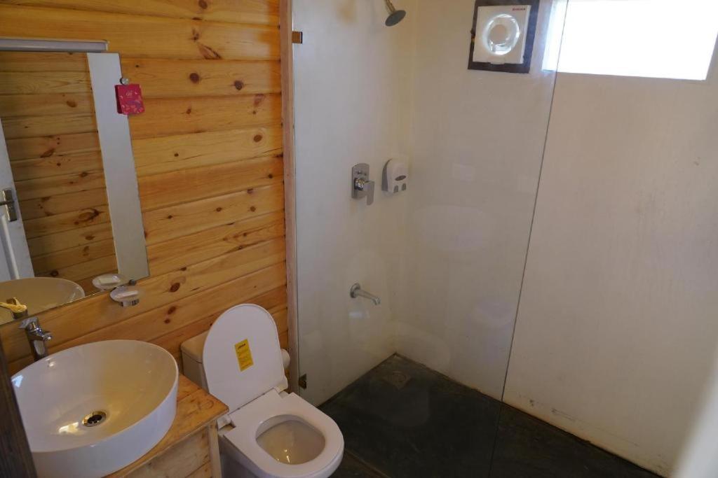 Deluxe Wooden Cottage photo 3