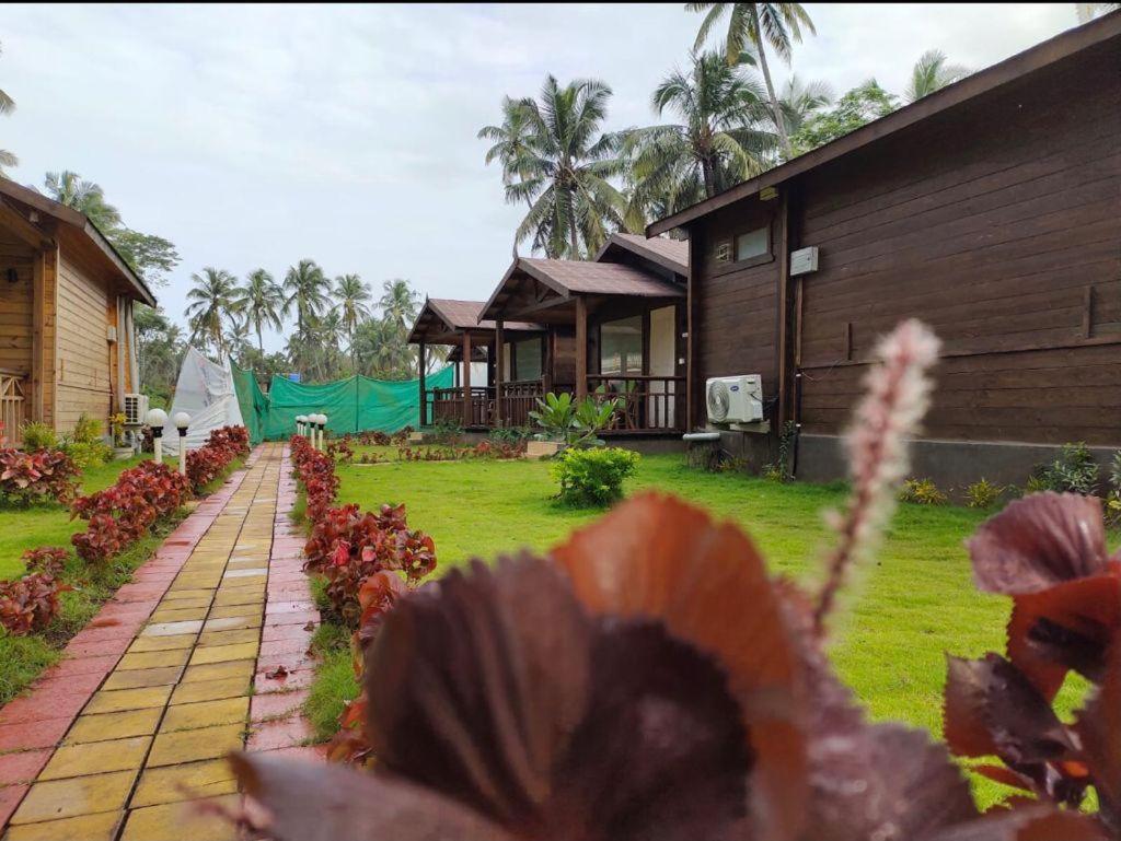 Deluxe Wooden Cottage photo 2