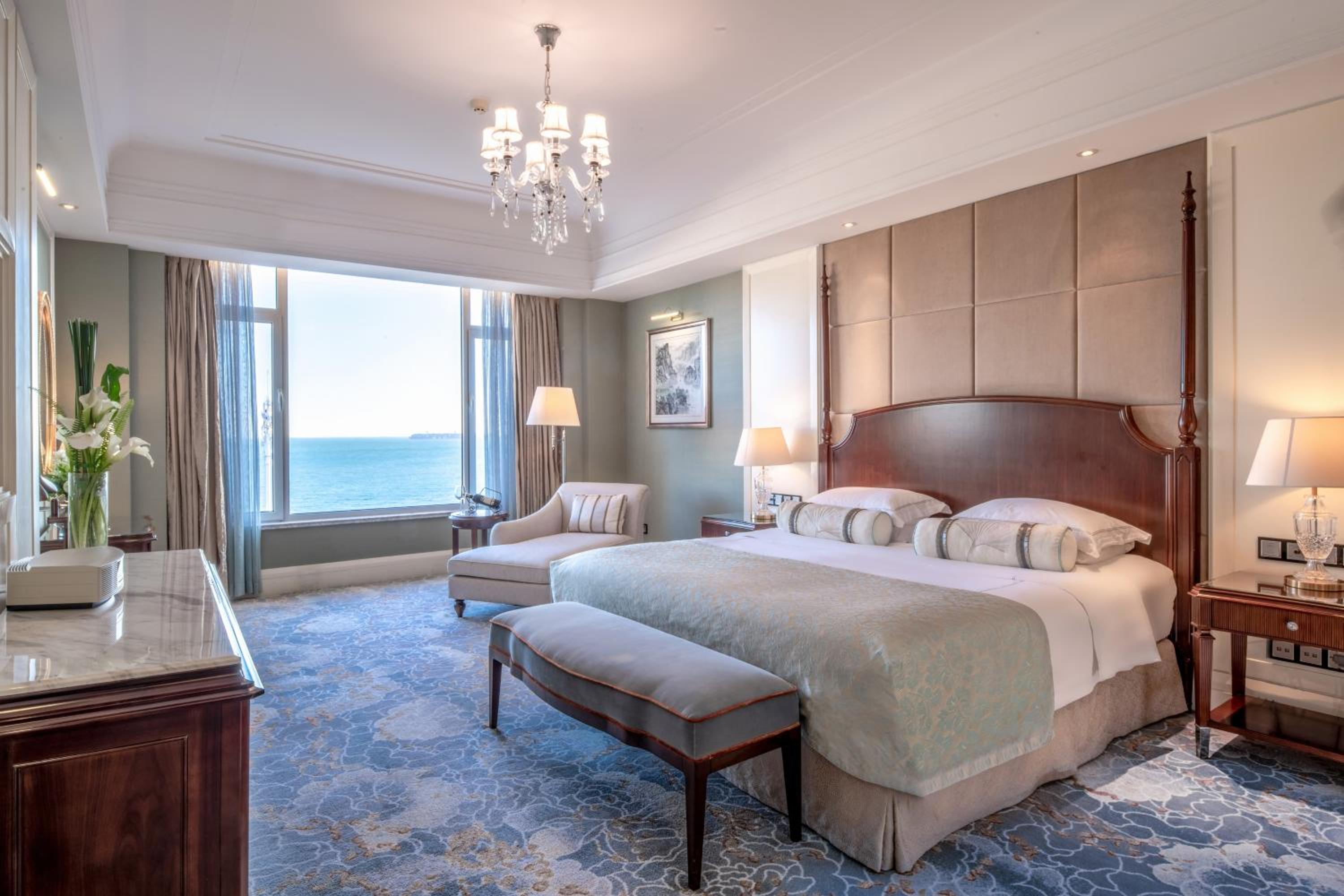 Deluxe Suite with Sea View photo 3
