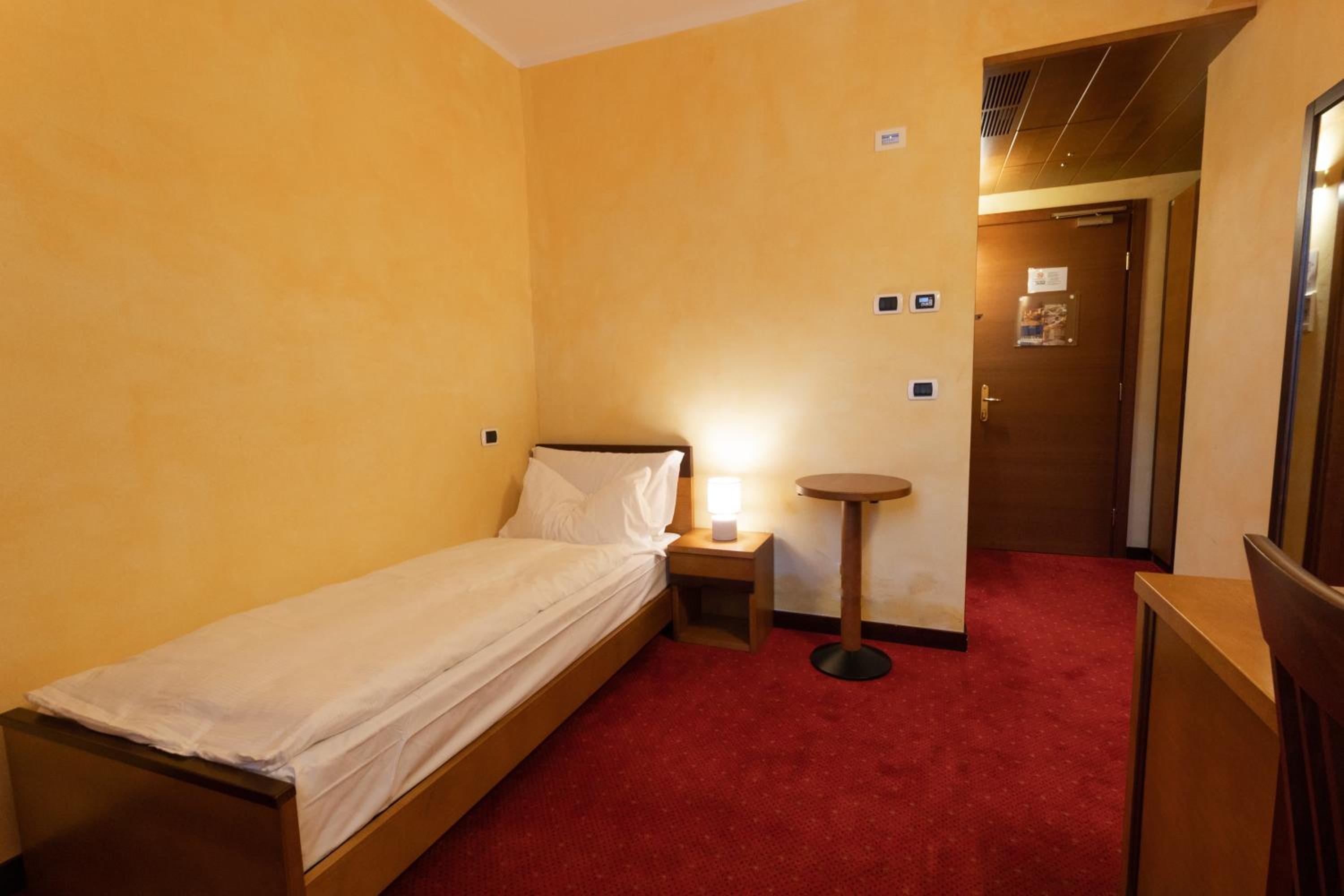 Single Room photo 1