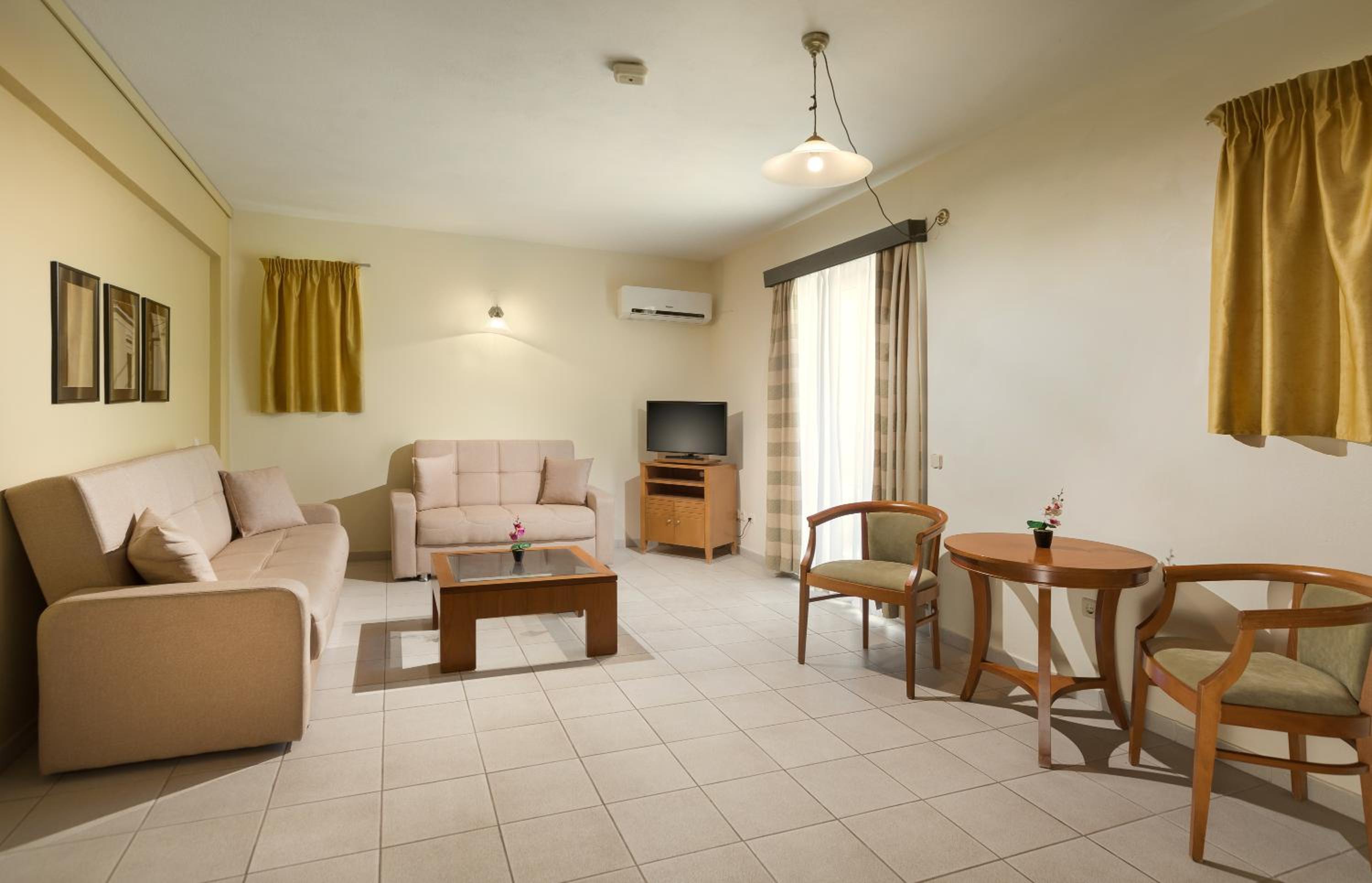 Bungalow - Photo 2