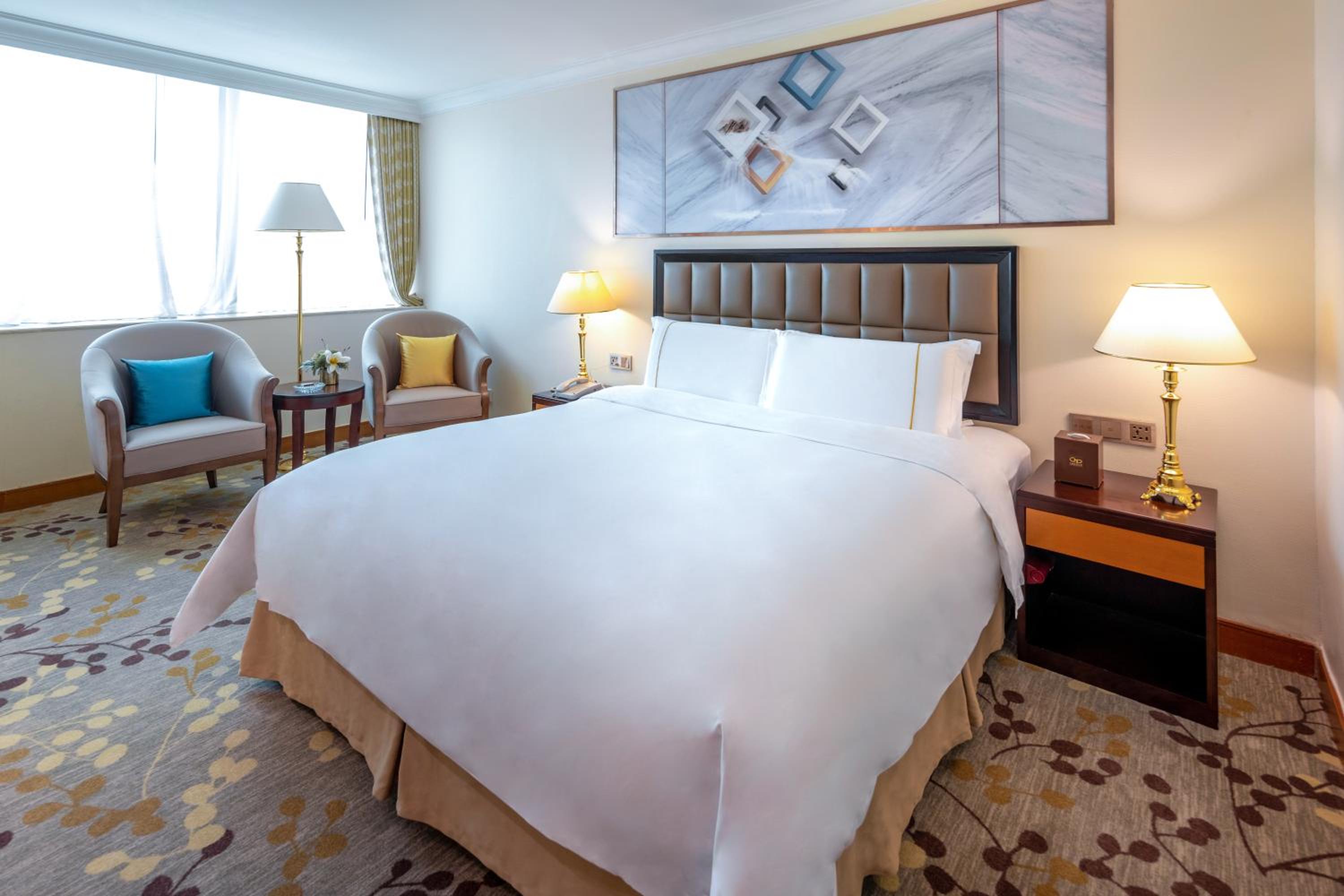 Business Queen Room - Photo 1