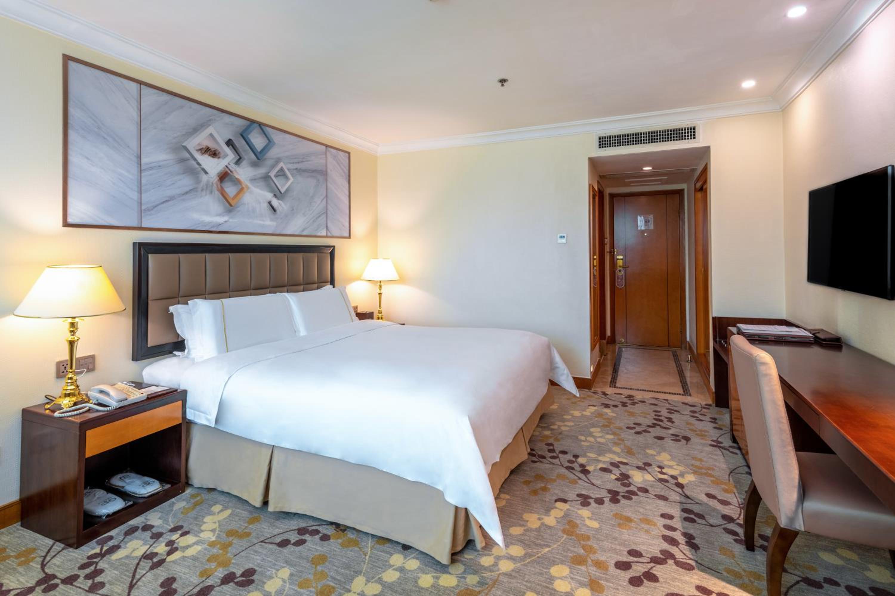 Business Queen Room - Photo 3