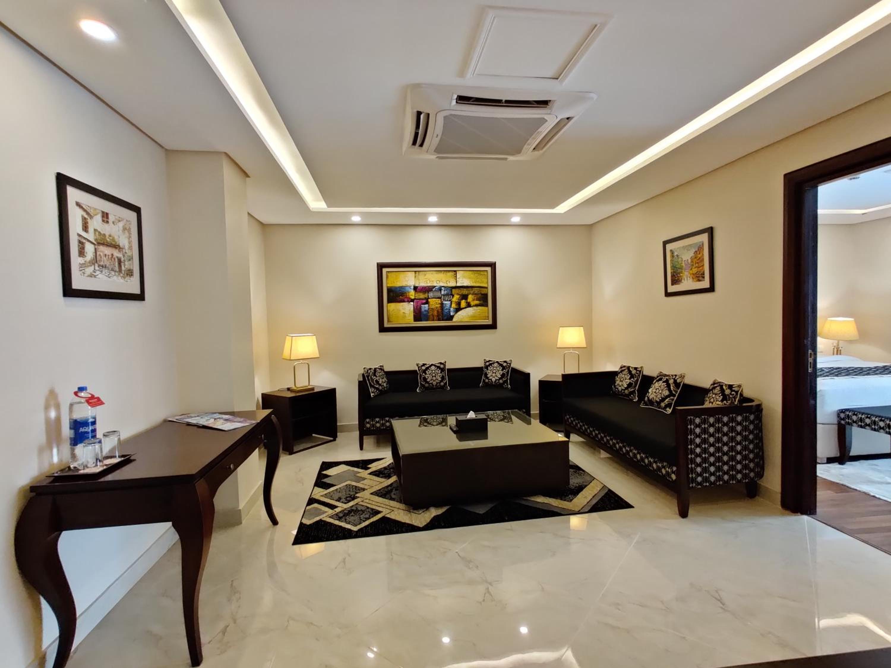 Royal Suite - Non-Smoking - Photo 1
