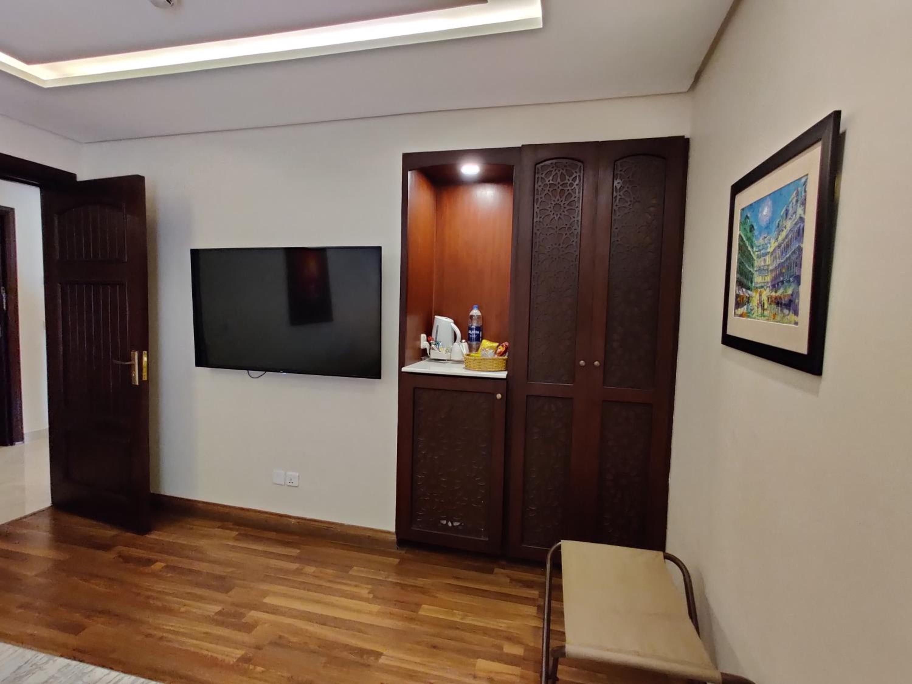 Royal Suite - Non-Smoking - Photo 5