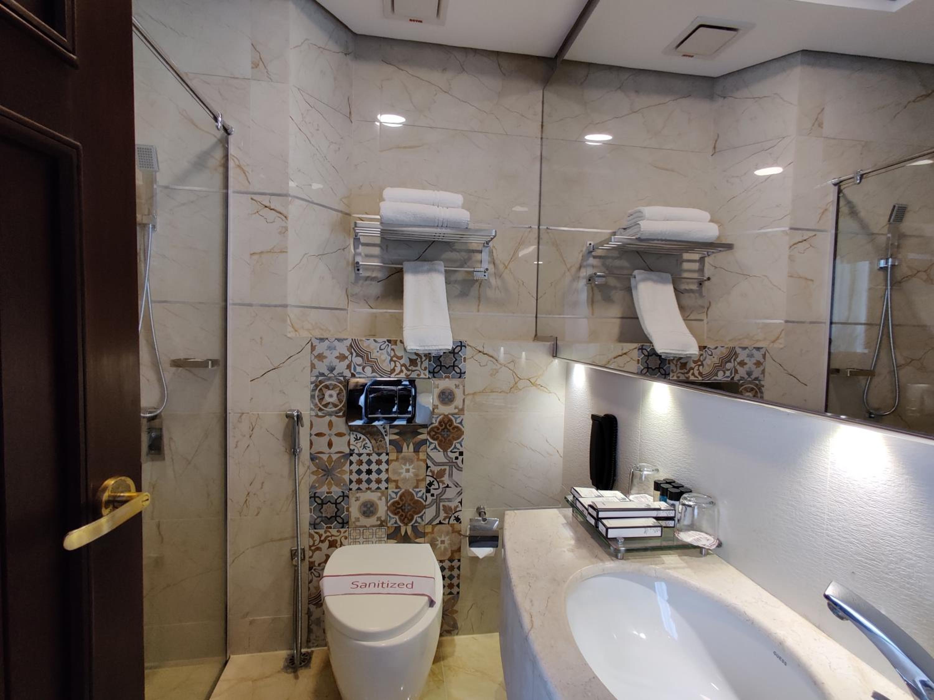 Royal Suite - Non-Smoking - Photo 4