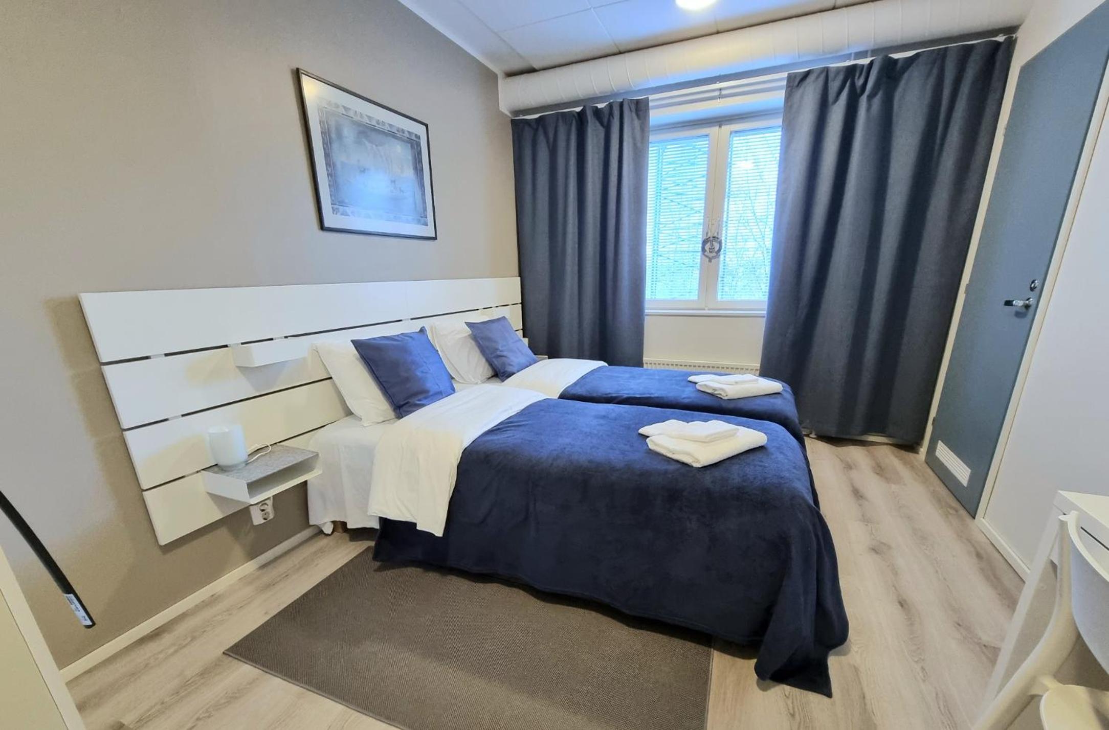 Twin Room - Photo 11