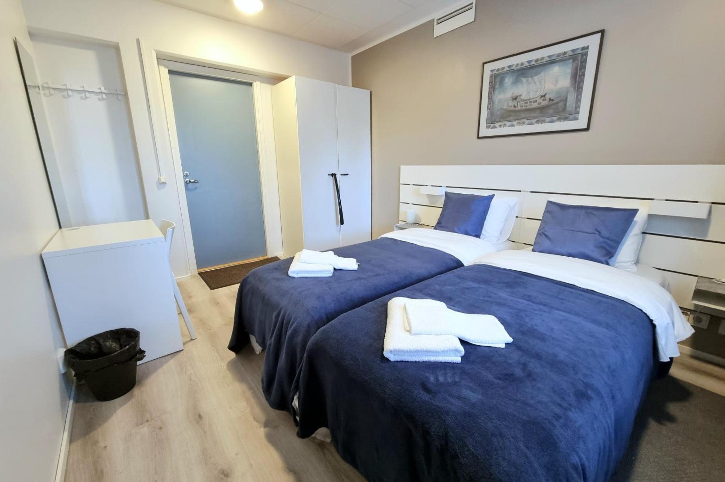 Twin Room - Photo 13