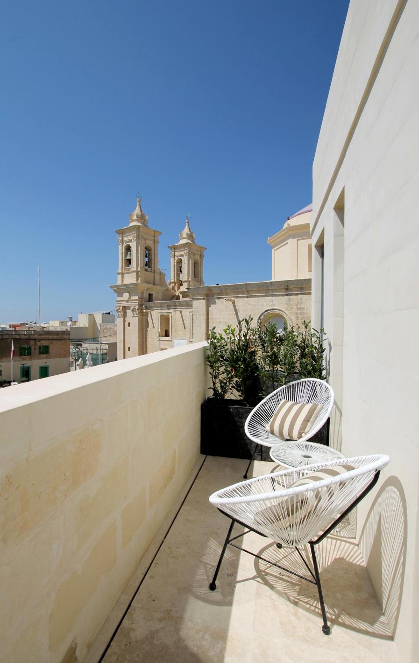 Family Suite with Balcony photo 2