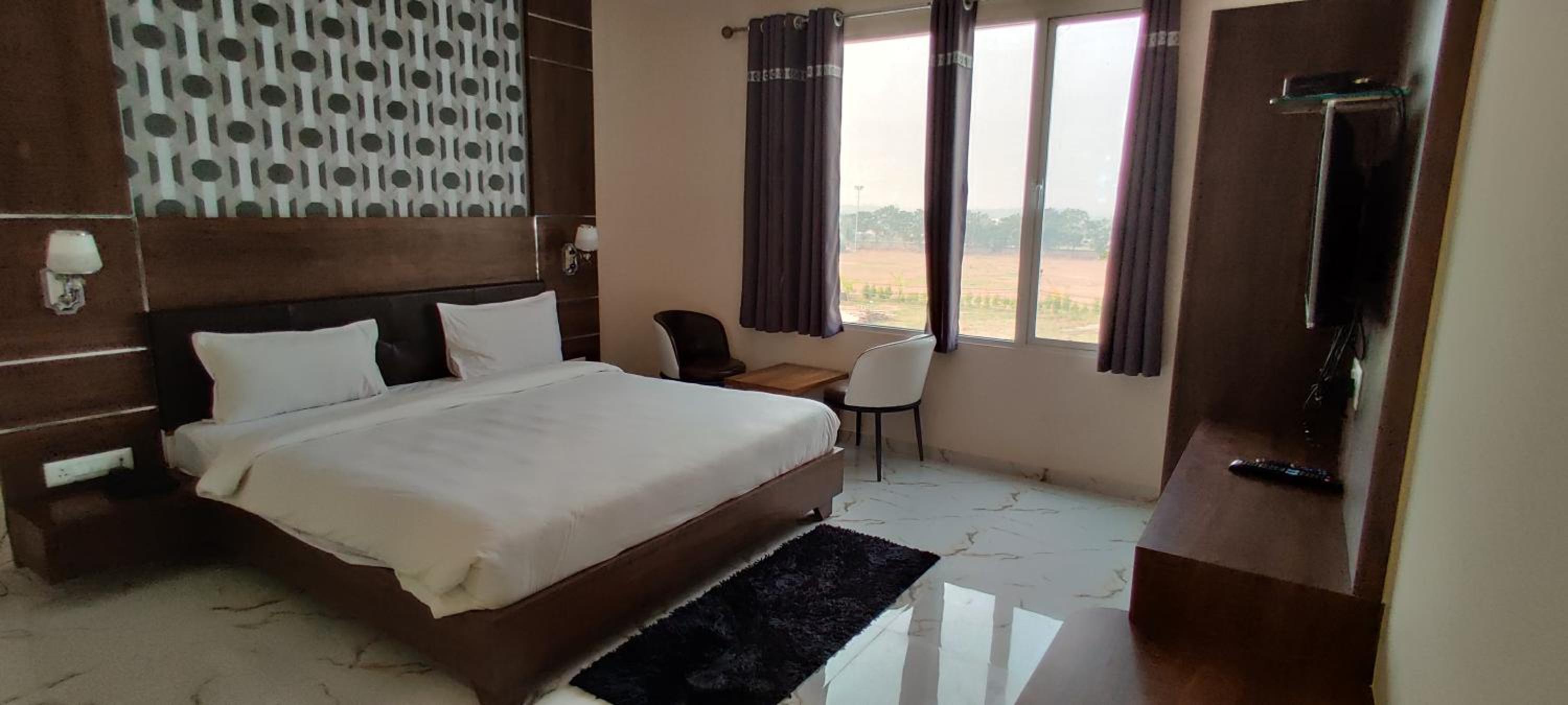 Deluxe Room - Photo 2