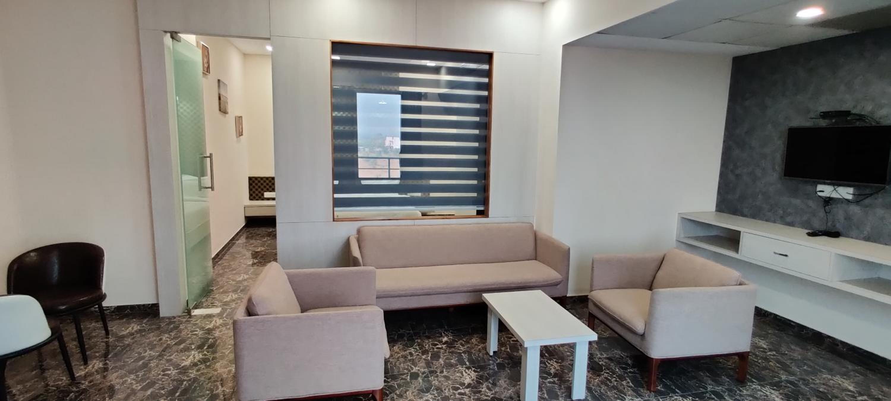 Suite - Photo 9