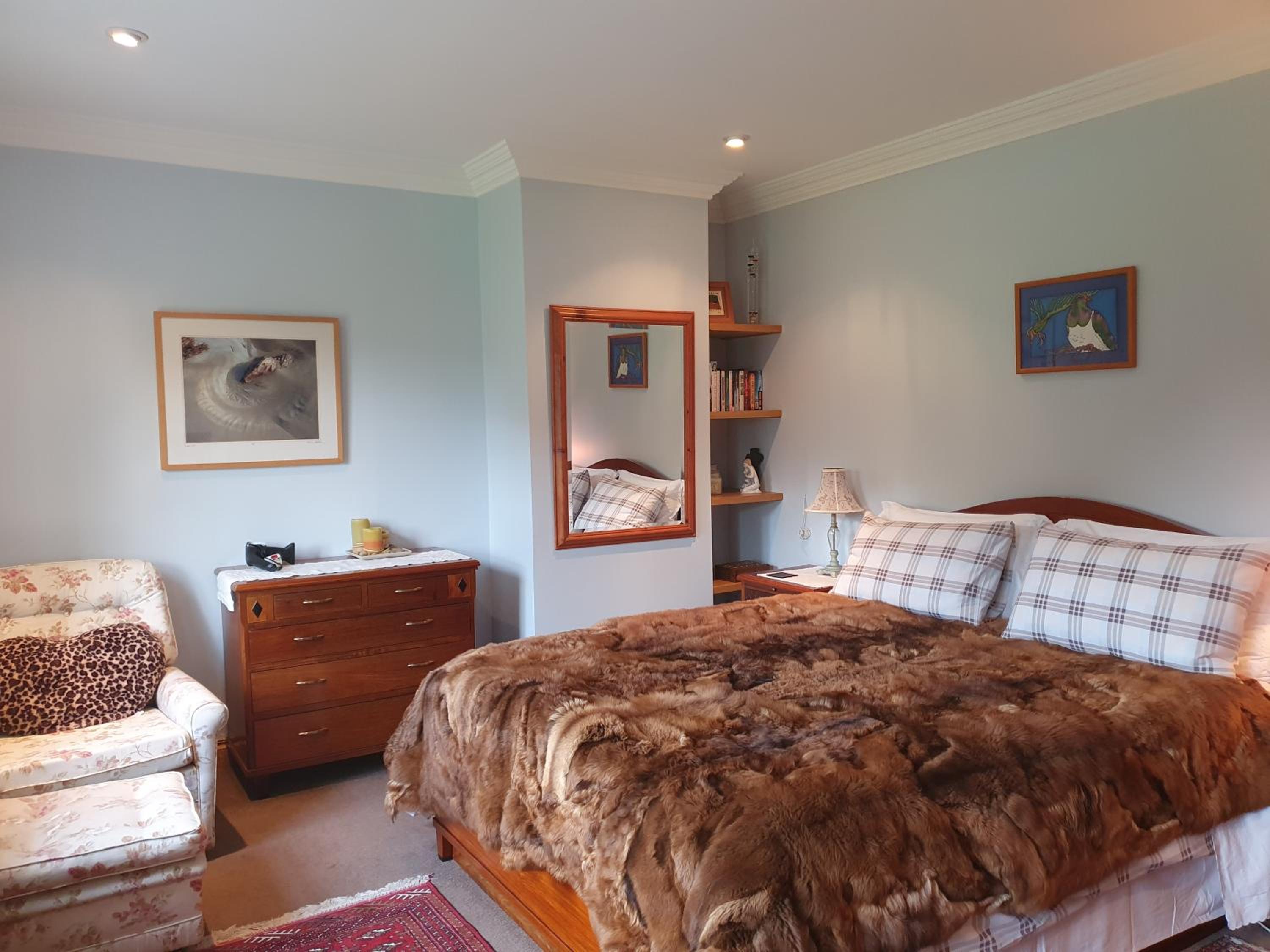 Deluxe Queen Room with Private Bathroom photo 2