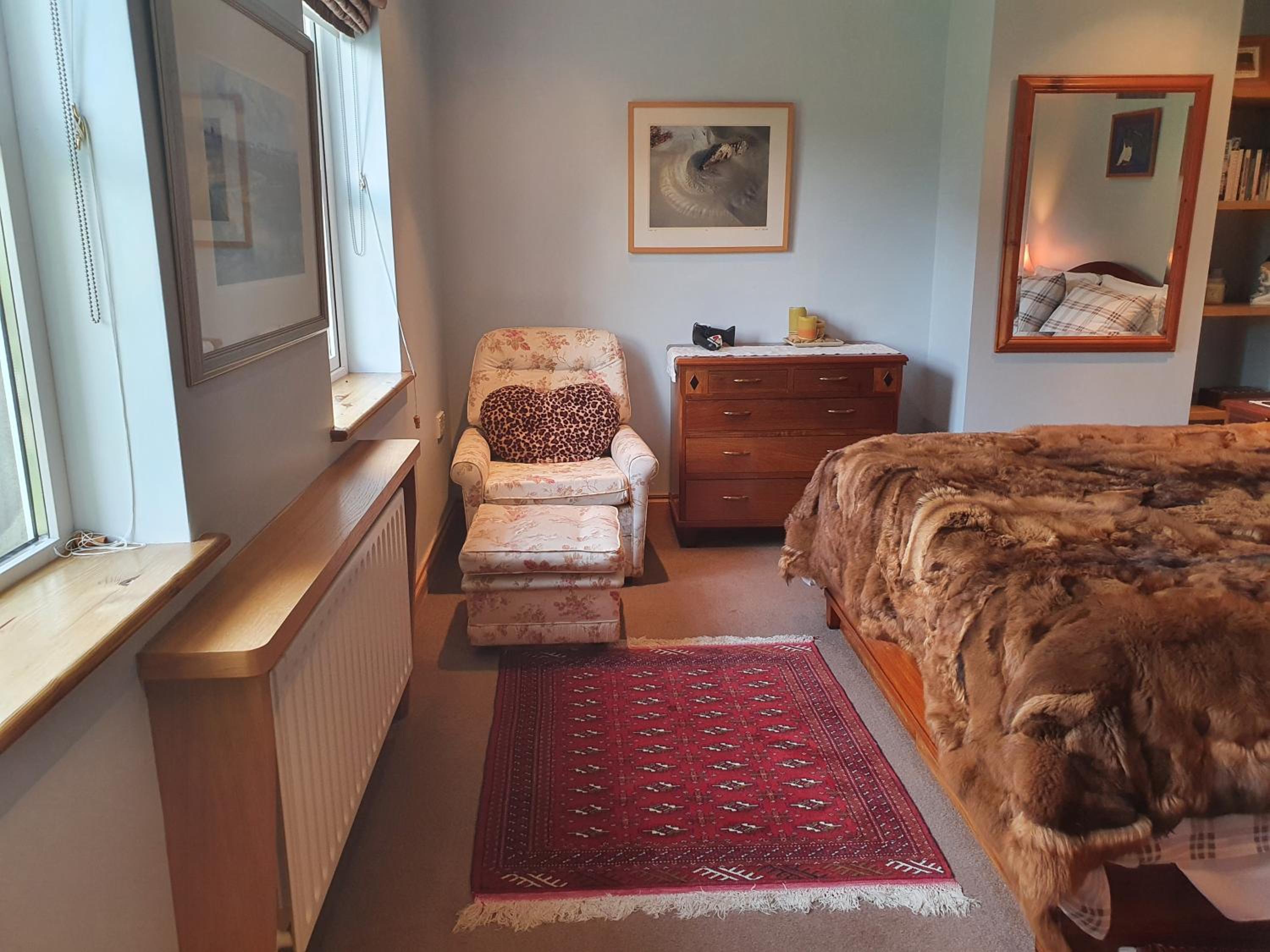 Deluxe Queen Room with Private Bathroom